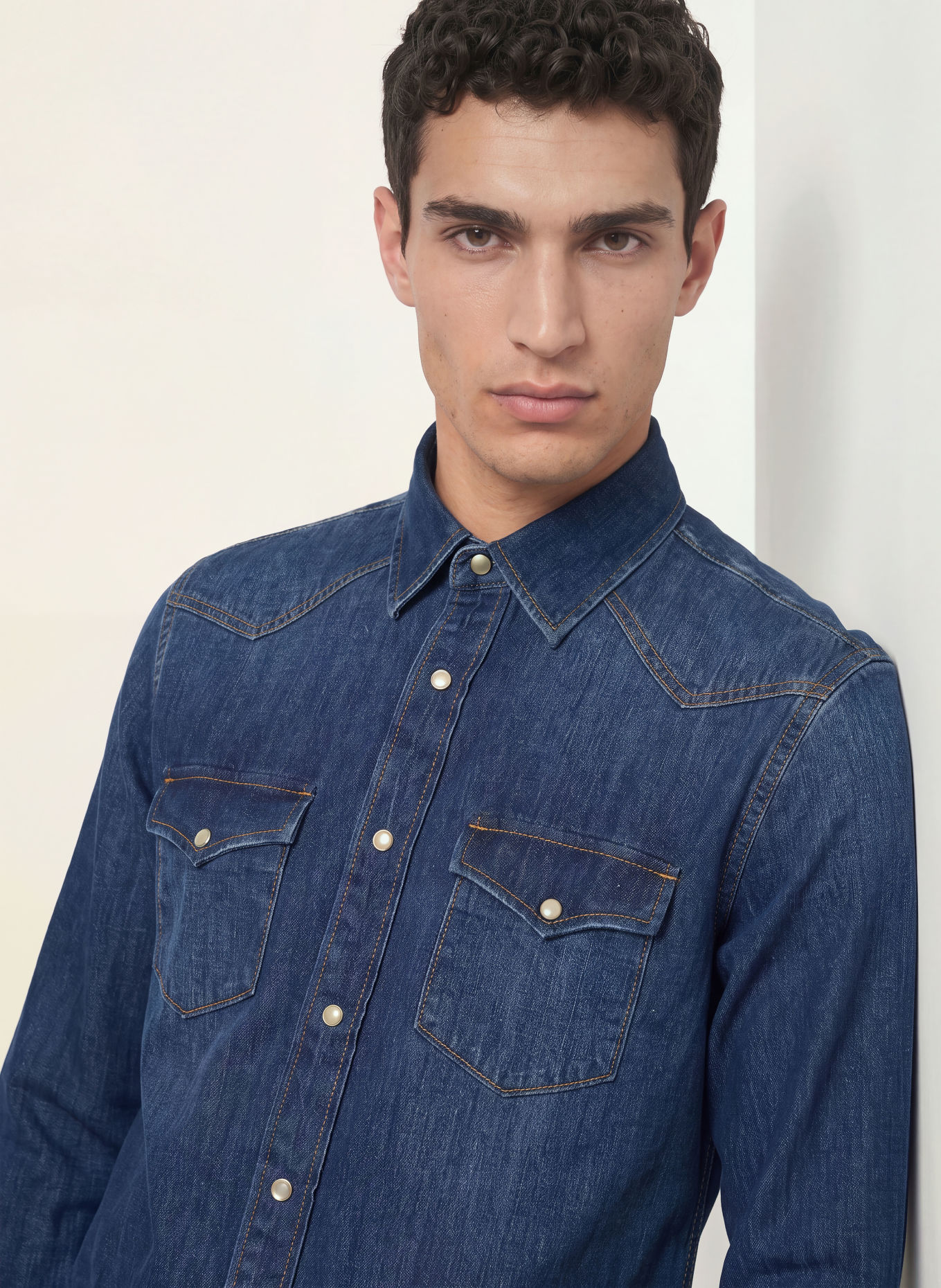 REISS Džínová košile MOUNTAIN Regular Fit: TMAVĚ MODRÁ