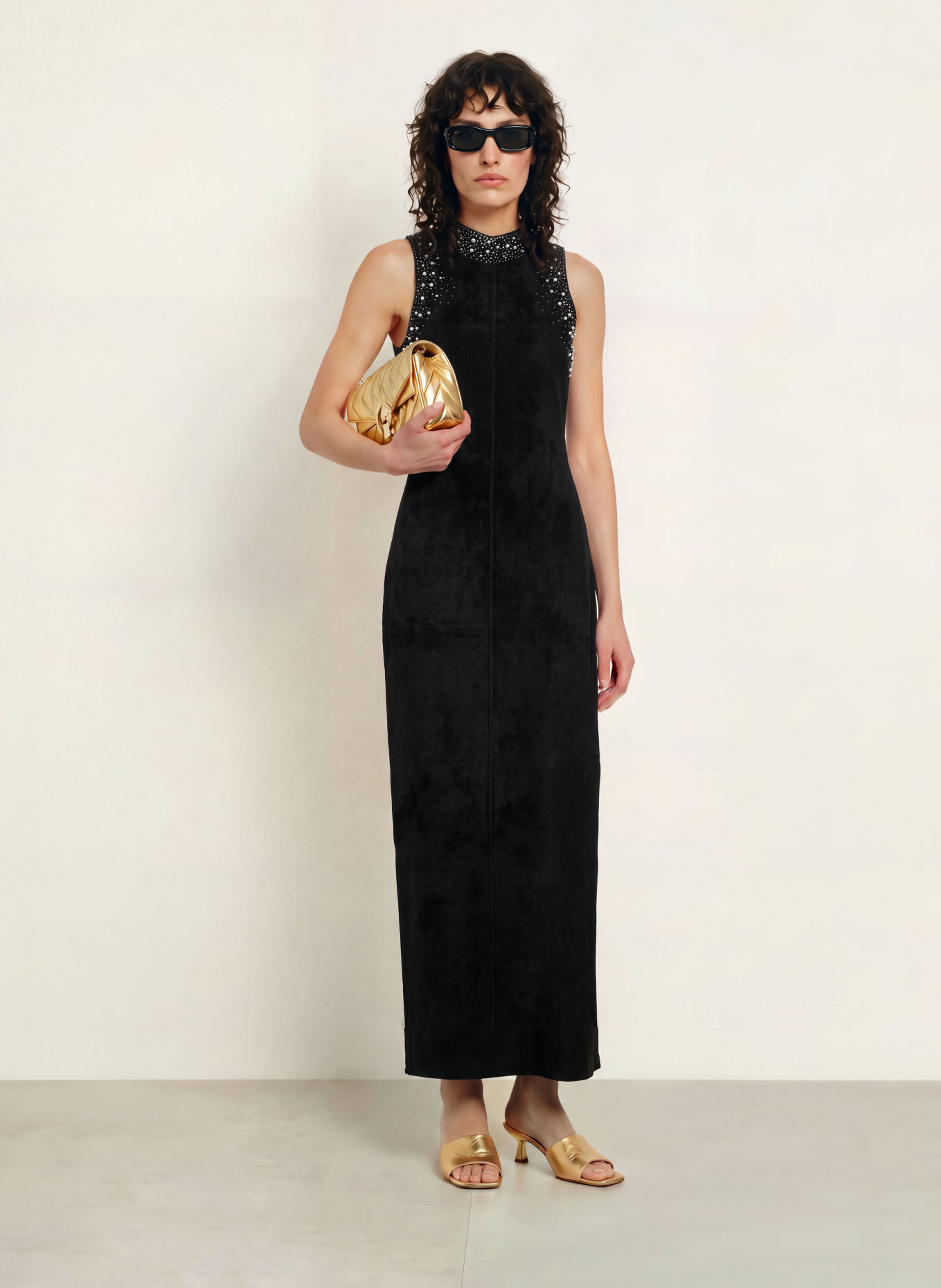 SANDRO Strickkleid mit Schmucksteinen: SCHWARZ