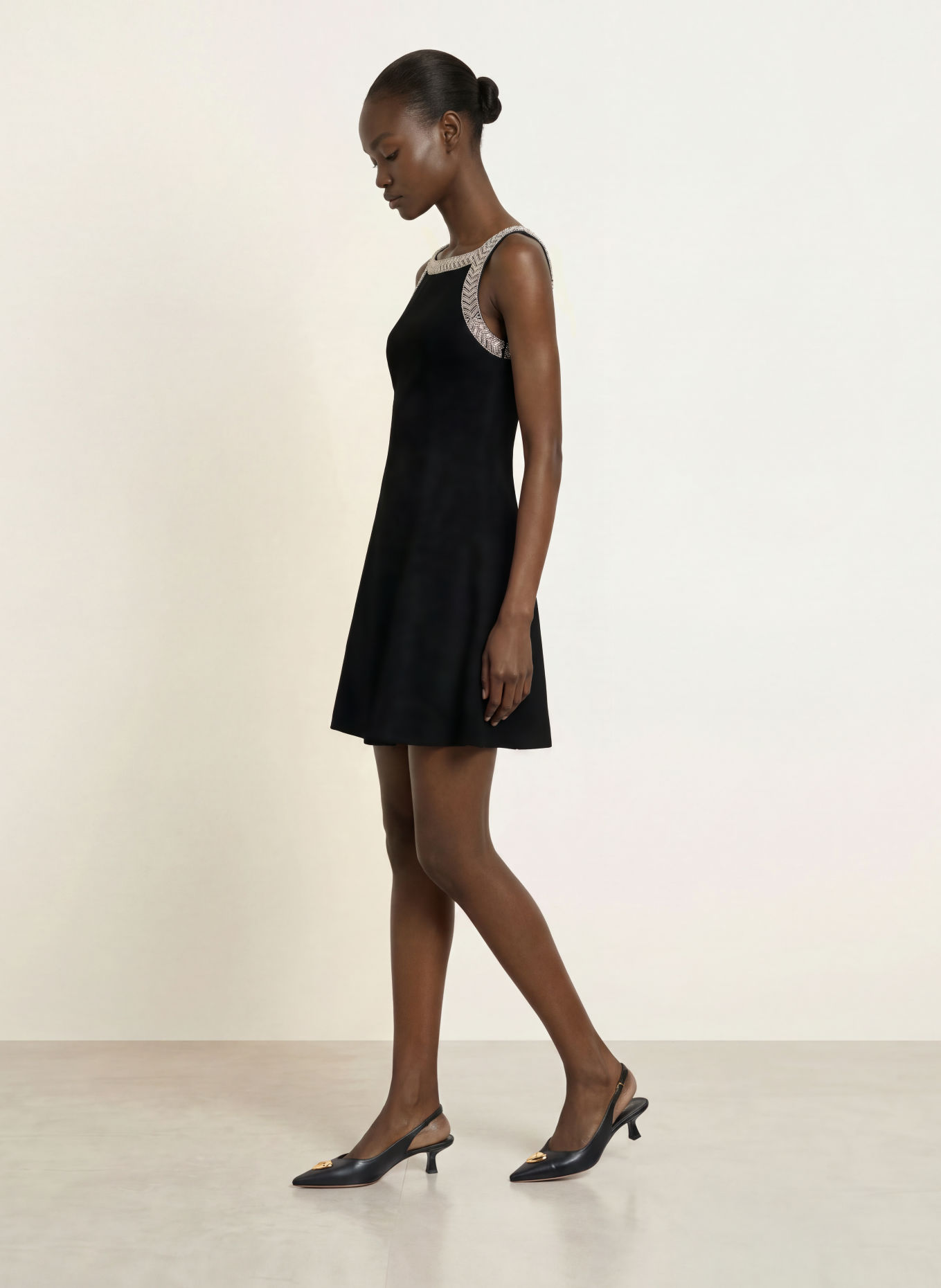 CLAUDIE PIERLOT Strickkleid mit Schmucksteinen: SCHWARZ