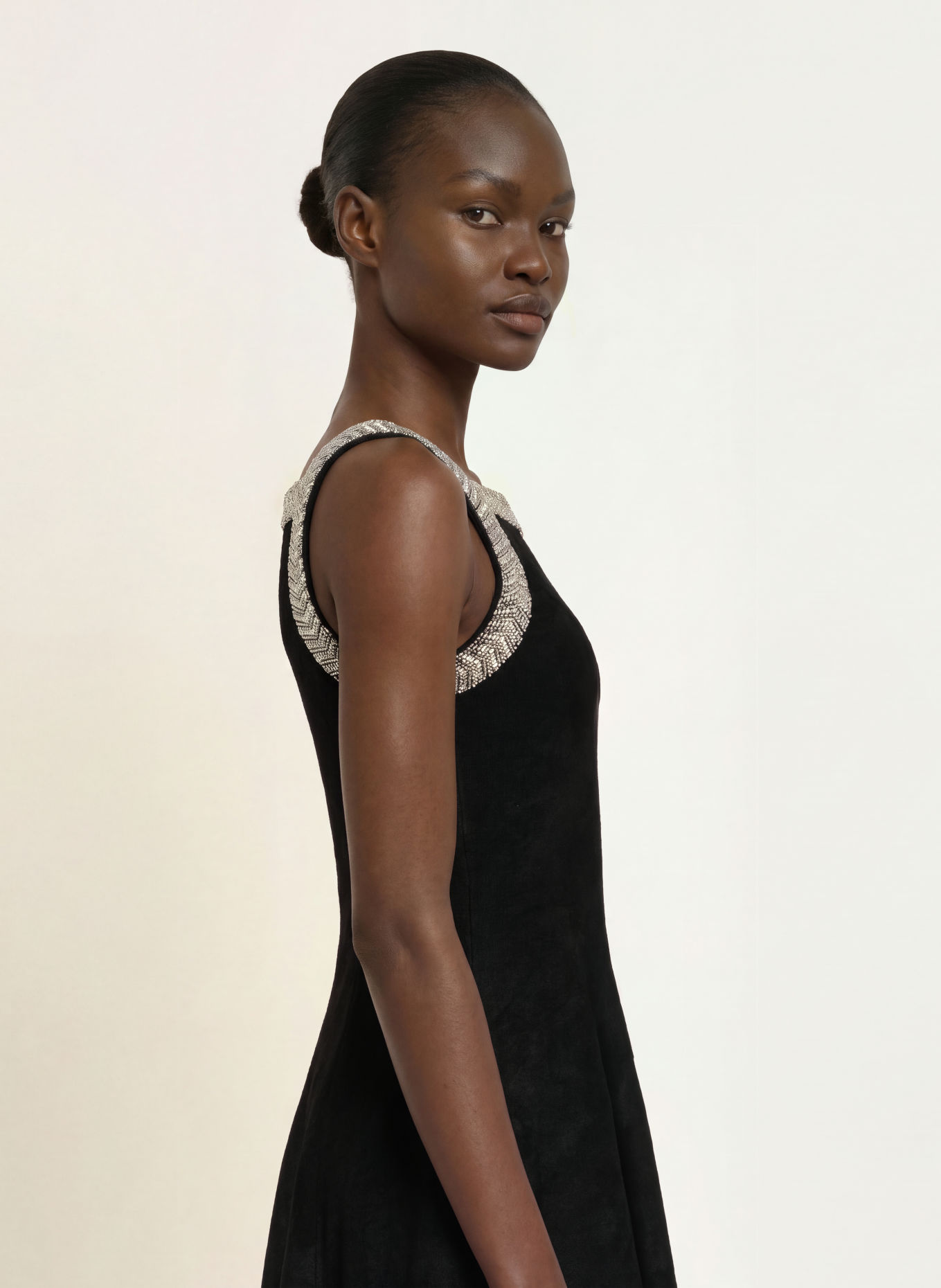 CLAUDIE PIERLOT Strickkleid mit Schmucksteinen: SCHWARZ