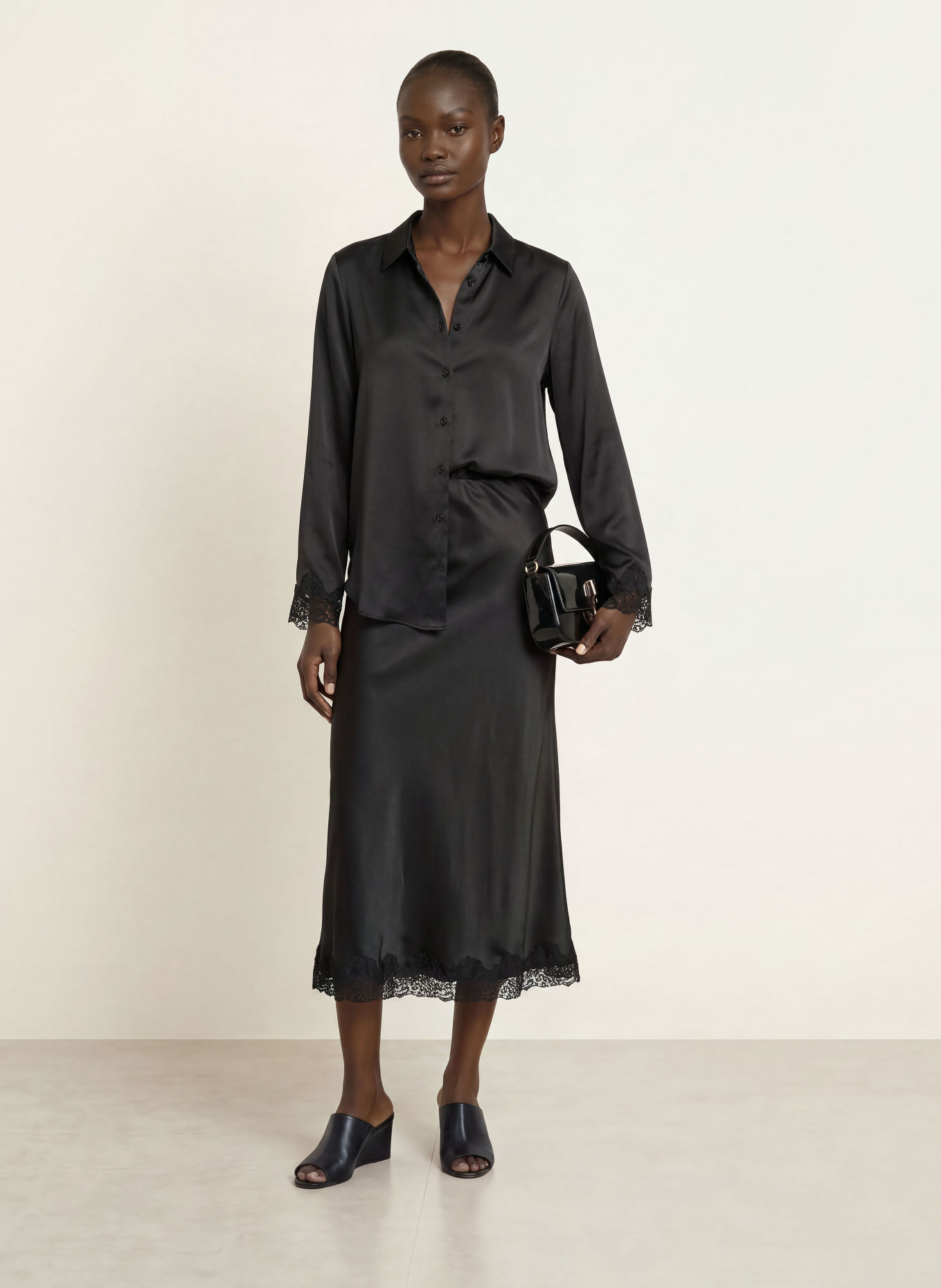 rosemunde Chemisier SABRINA en satin avec dentelle: NOIR