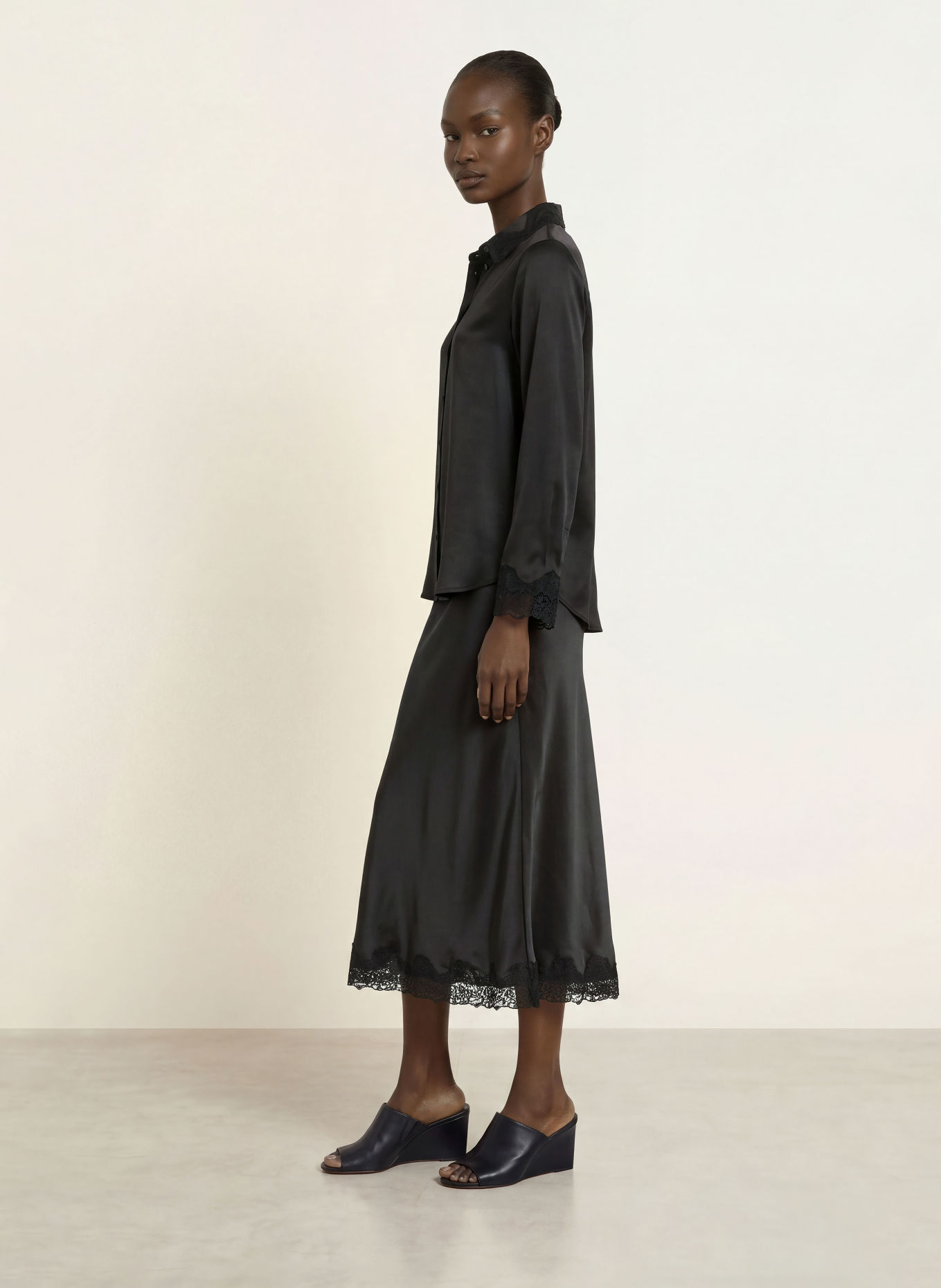 rosemunde Chemisier SABRINA en satin avec dentelle: NOIR