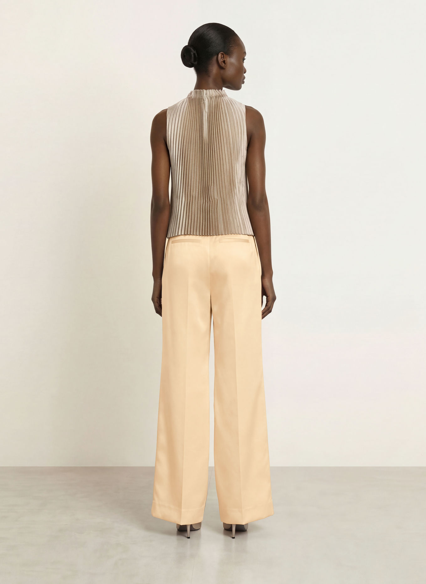 REISS Marleneose ELLEN in joggingstijl van satijn: CRÈME