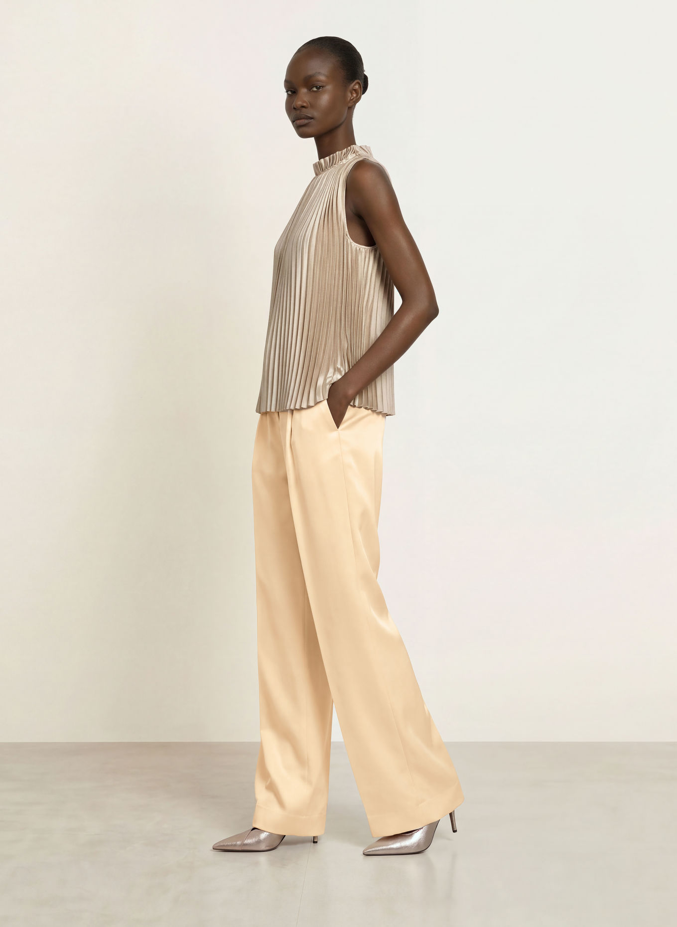 REISS Marleneose ELLEN in joggingstijl van satijn: CRÈME