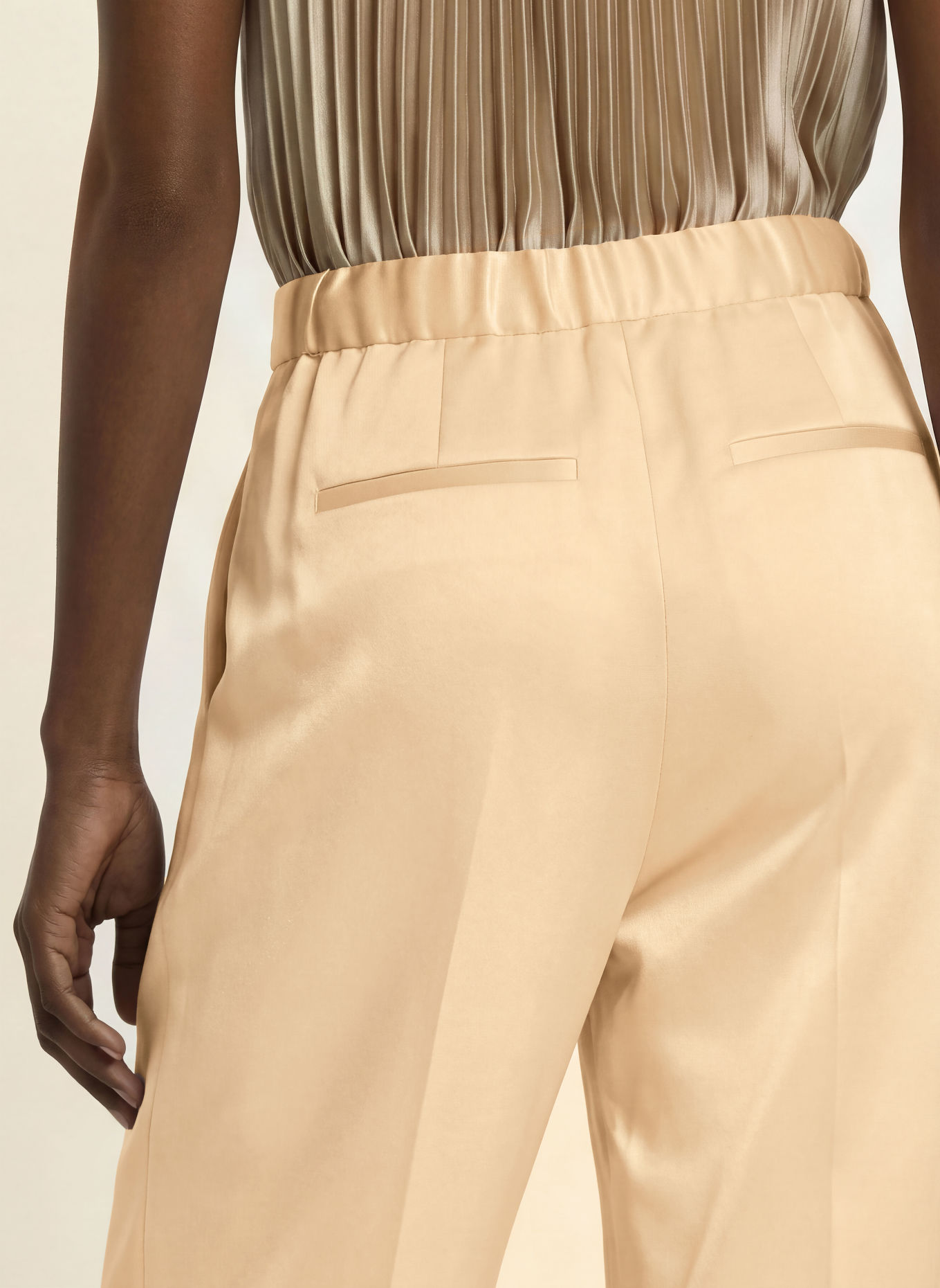 REISS Marleneose ELLEN in joggingstijl van satijn: CRÈME