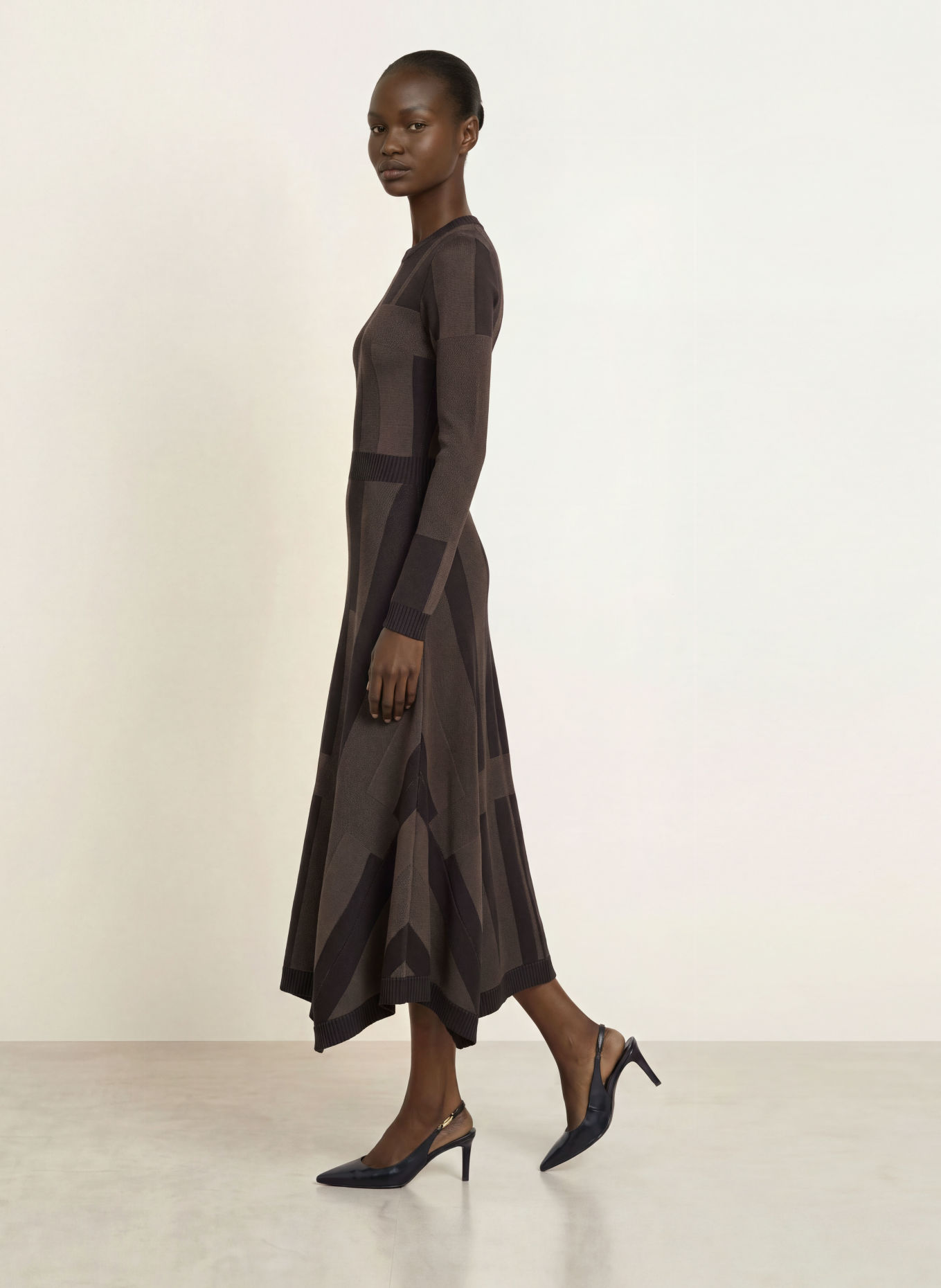REISS Gebreide jurk FELICITY: TAUPE / ZWART