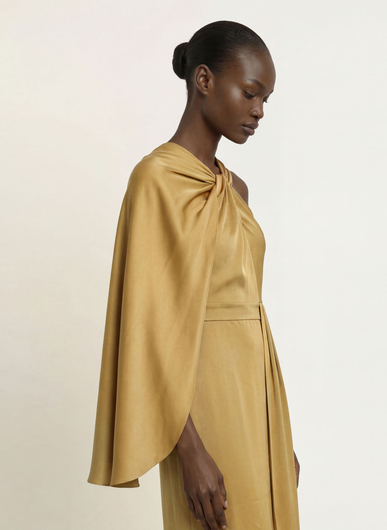 REISS Cocktailjurk CLODAGH van satijn: GOUD