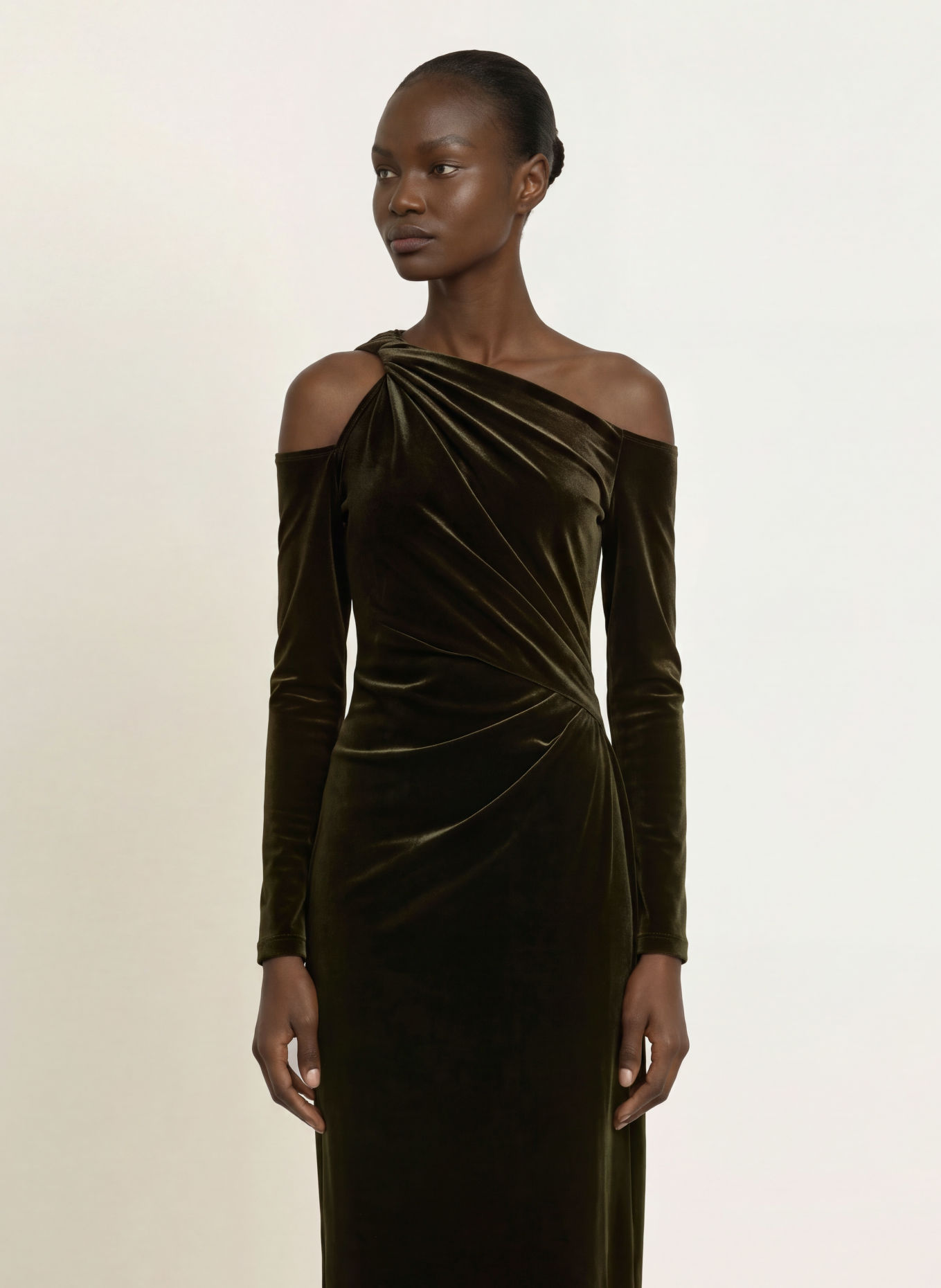 REISS Robe Cold Shoulder KODA en velours: GROEN