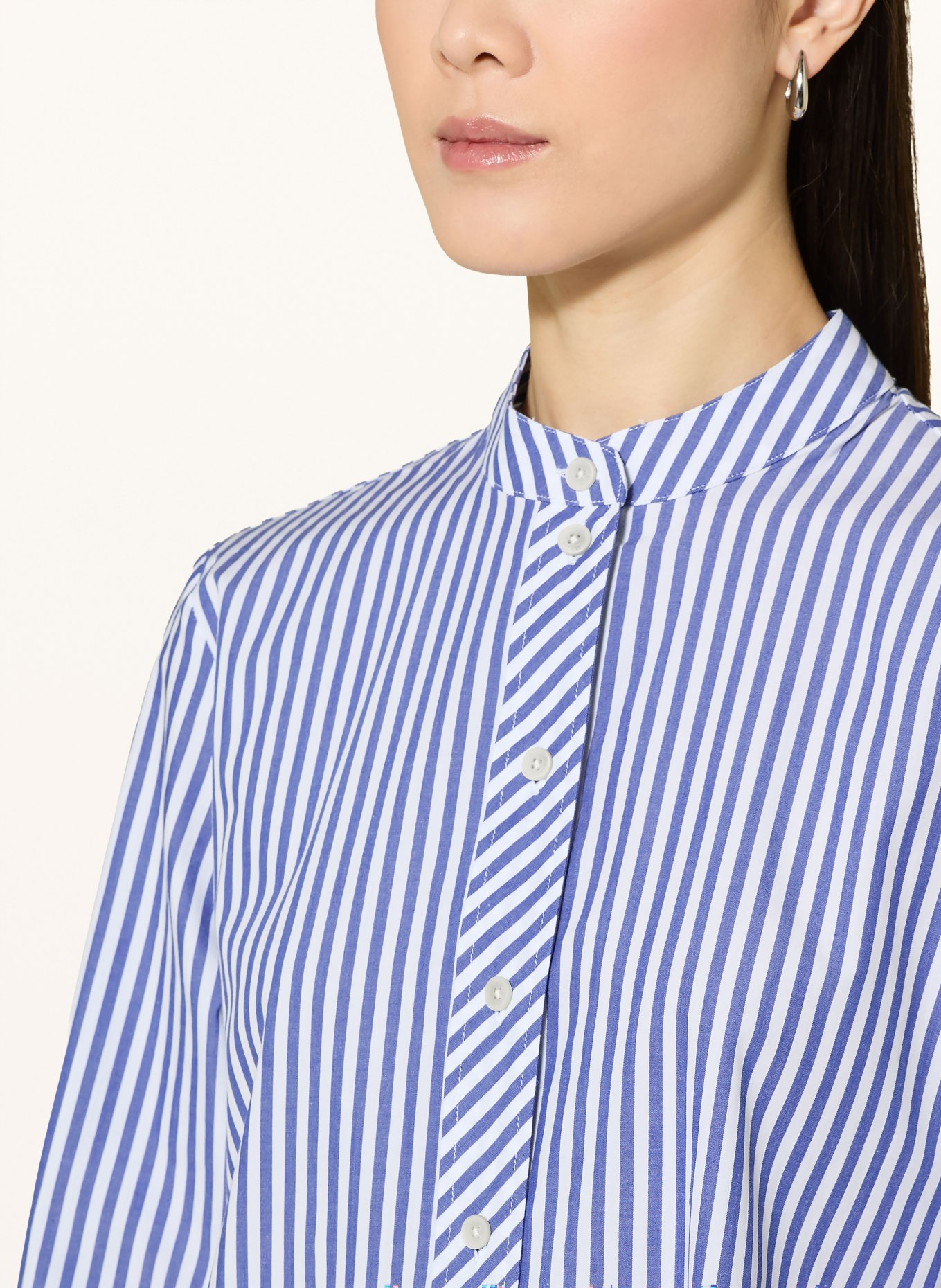 MAERZ MUENCHEN halenka: TMAVĚ MODRÁ / BÍLÁ