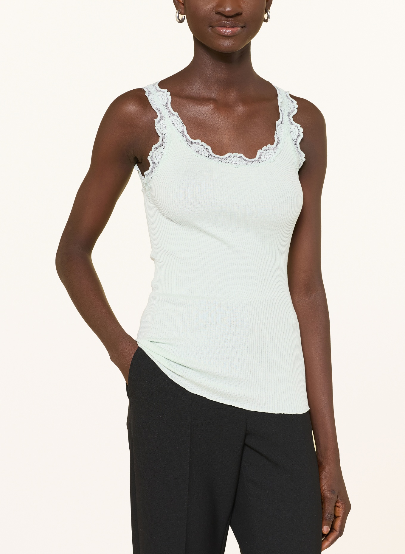 rosemunde Hedvábný top BABETTE s krajkami: SVĚTLE ZELENÁ