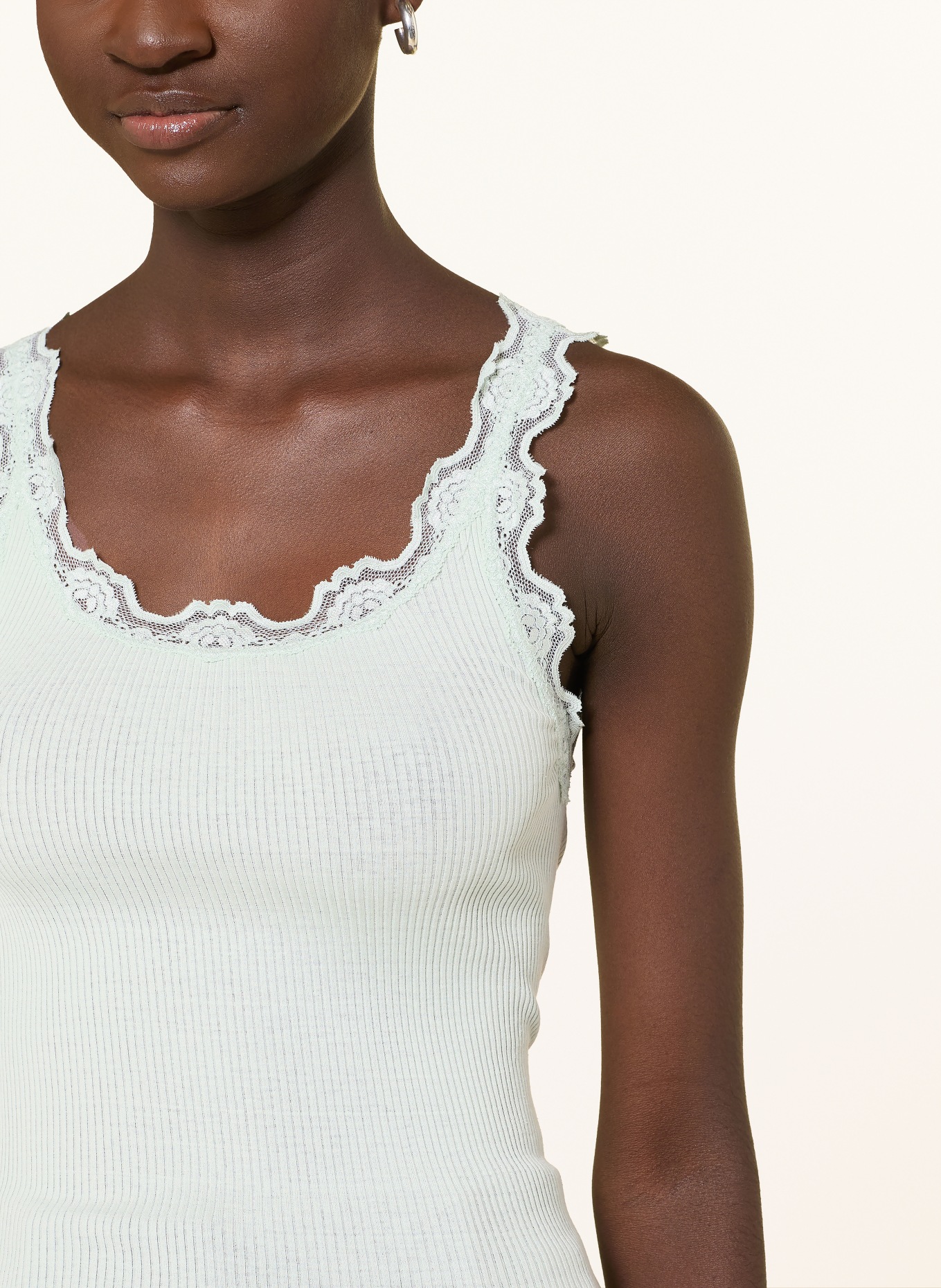 rosemunde Hedvábný top BABETTE s krajkami: SVĚTLE ZELENÁ