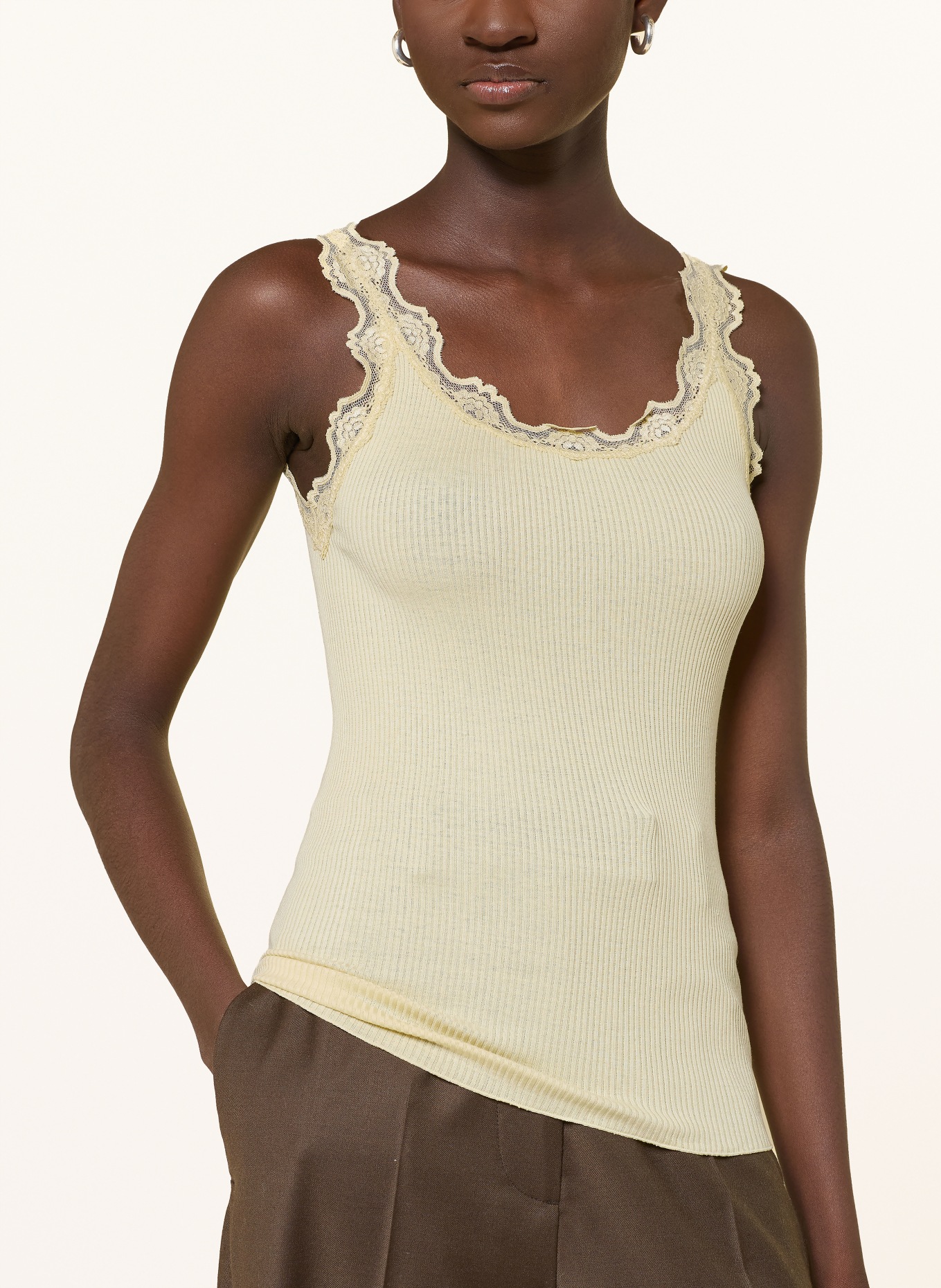 rosemunde Hedvábný top BABETTE s krajkami: ŽLUTÁ