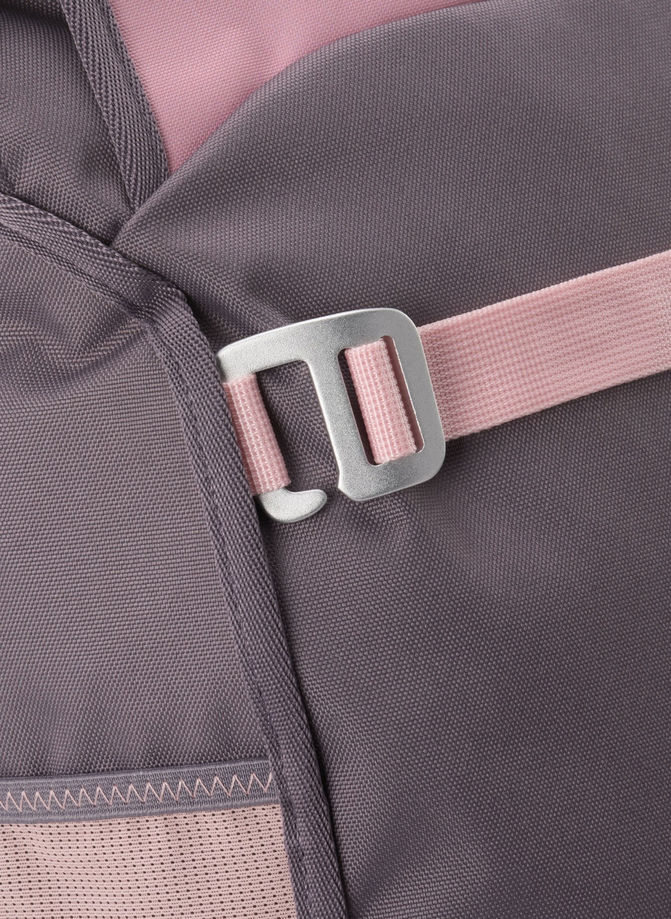 AEVOR Rucksack TRIP PACK 26 l mit Laptop-Fach: DUNKELGRAU / ROSA