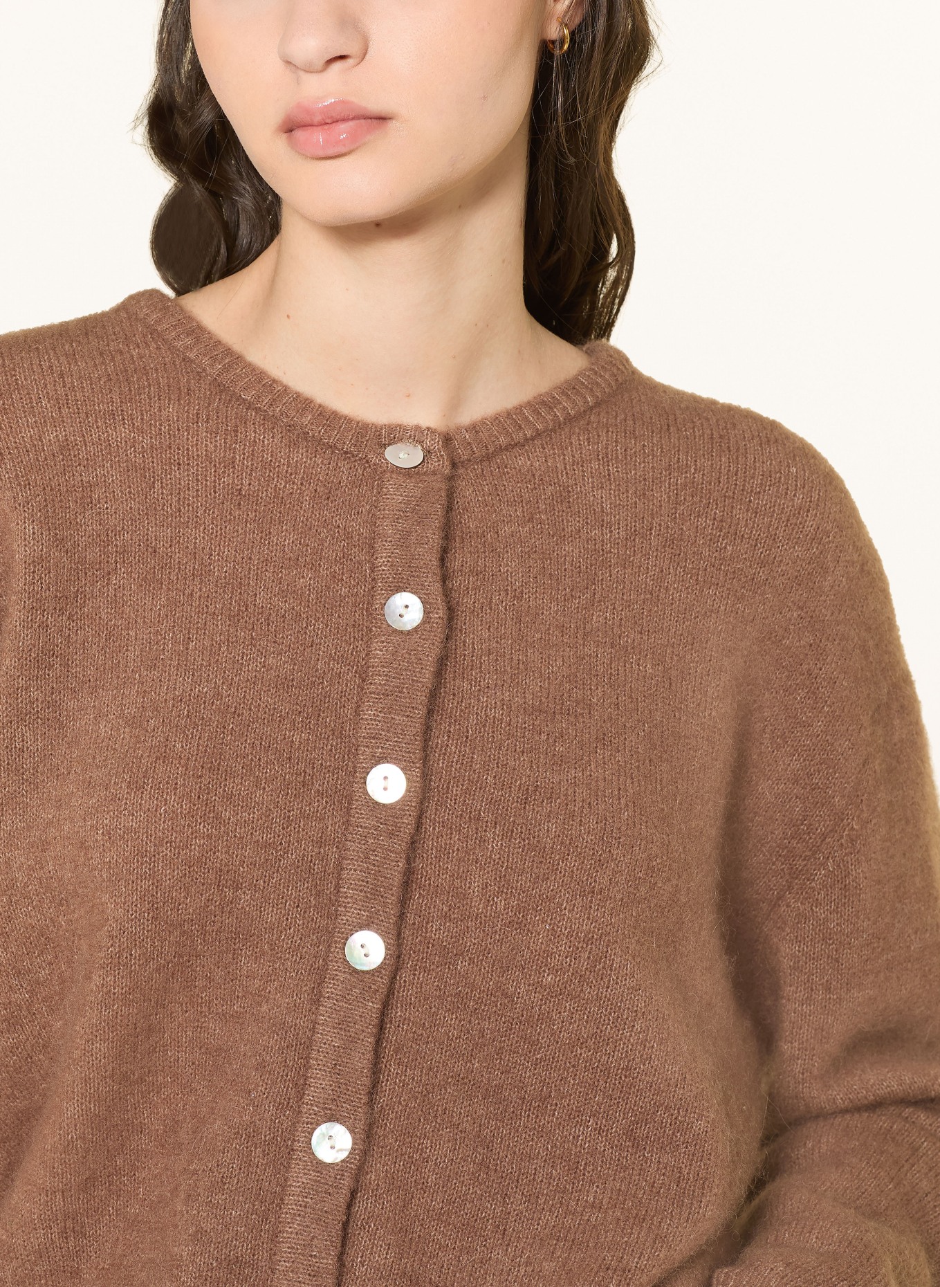 American Vintage Pletený kardigan s alpakou: HNĚDÁ