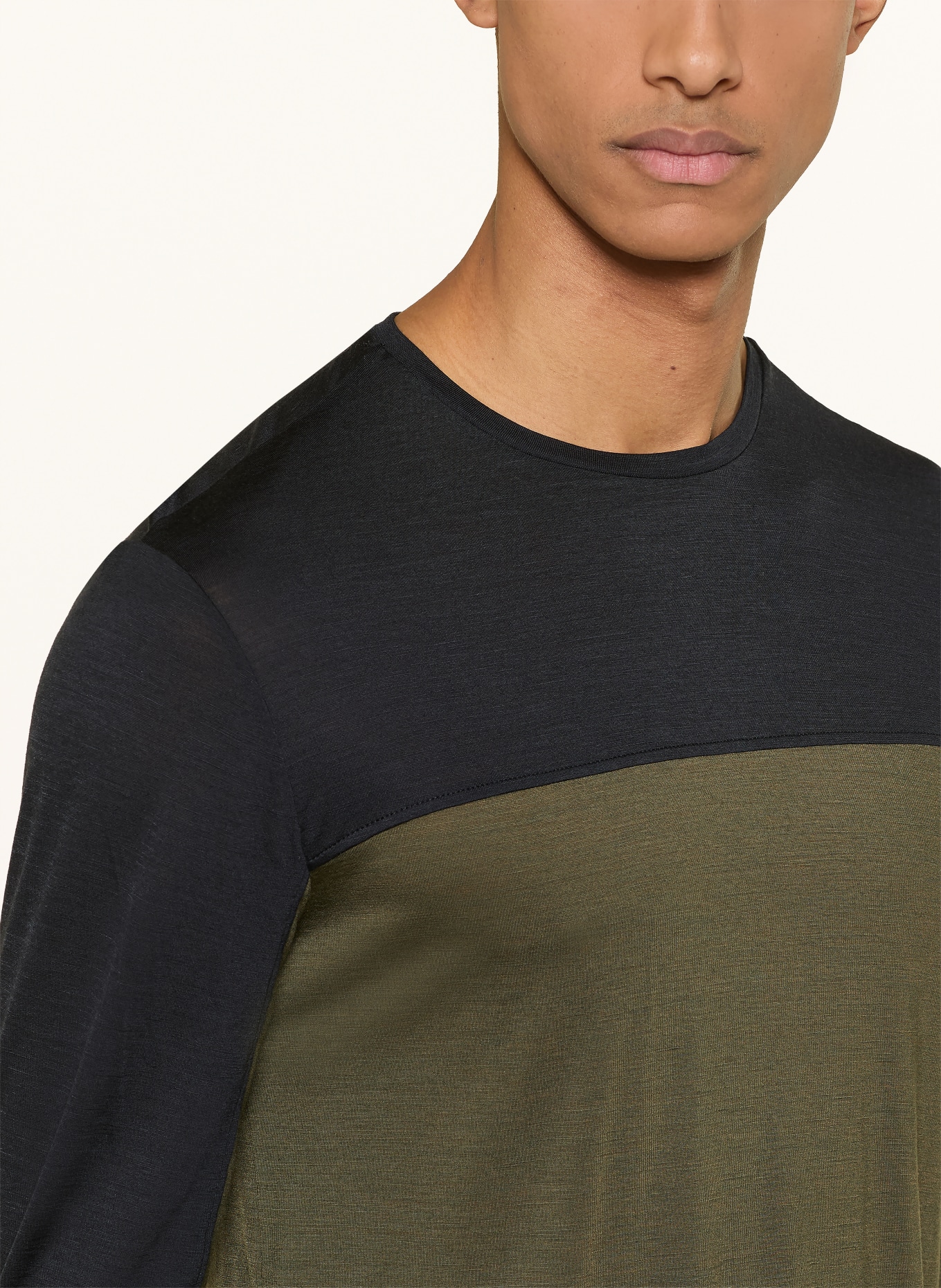 icebreaker Longsleeve 125 COOL-LITE™ SPHERE mit Merinowolle: KHAKI / SCHWARZ