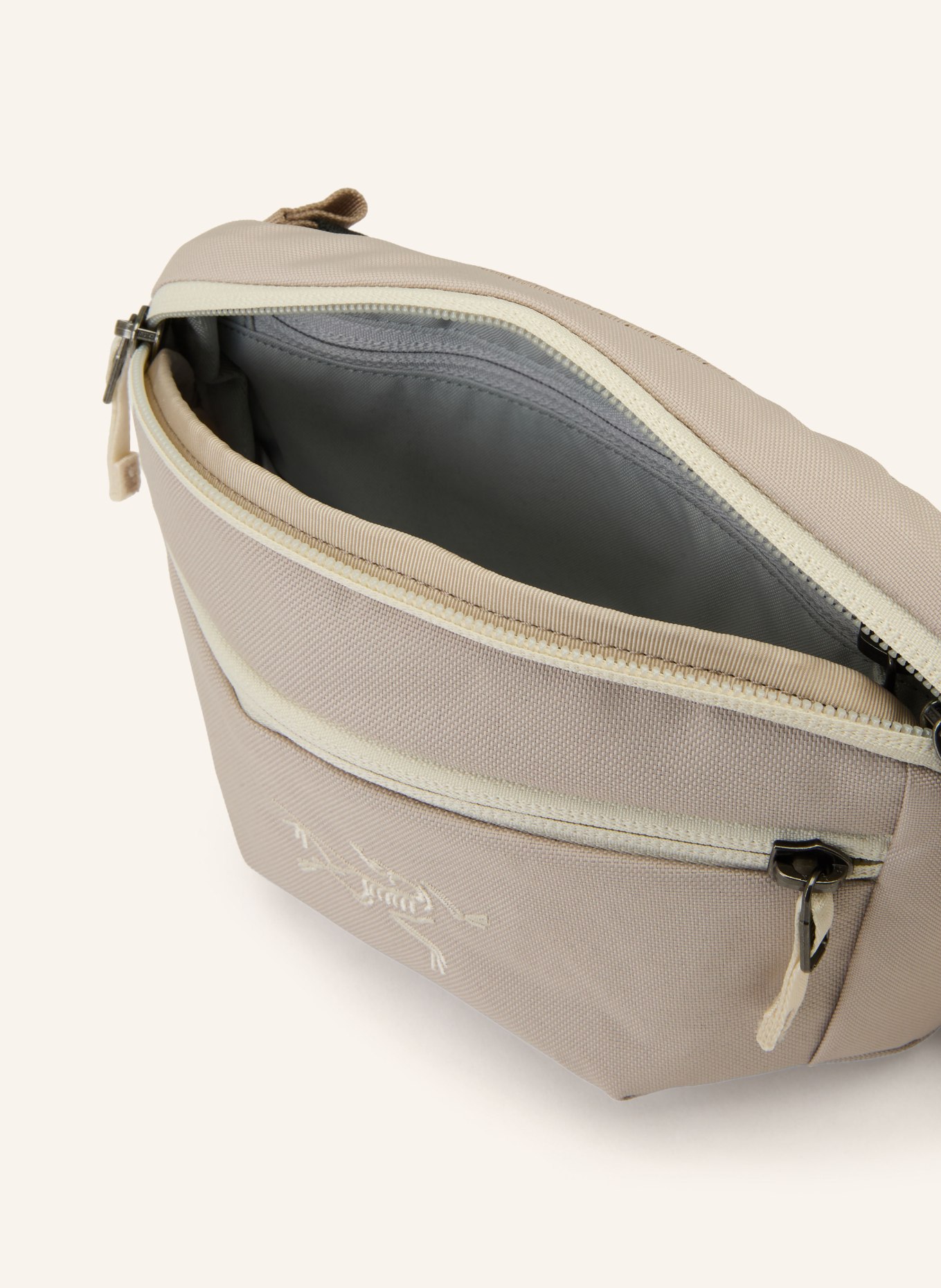 ARC'TERYX Ledvinka MANTIS: BÉŽOVÁ / KRÉMOVÁ