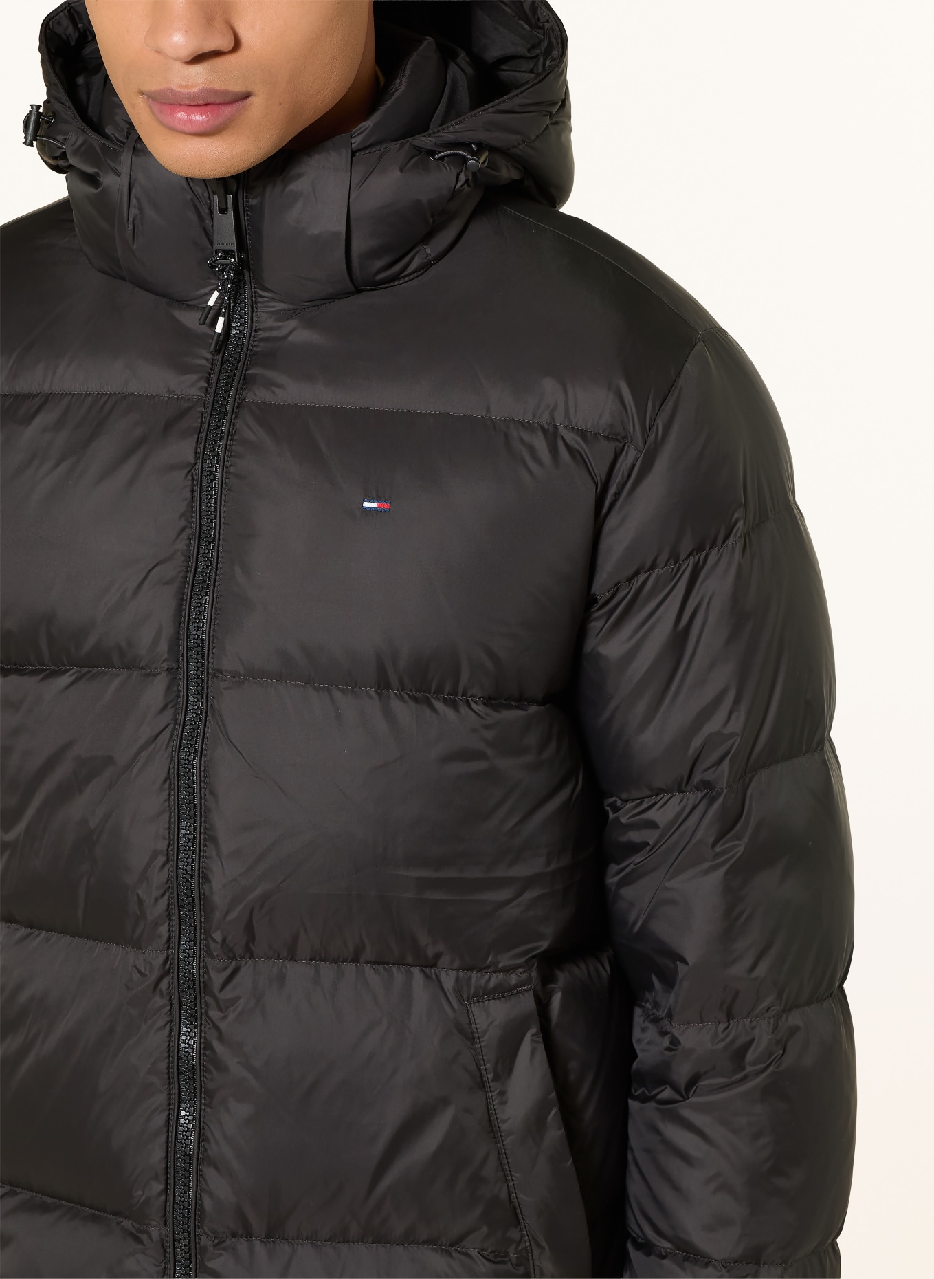 TOMMY JEANS Daunenjacke: SCHWARZ