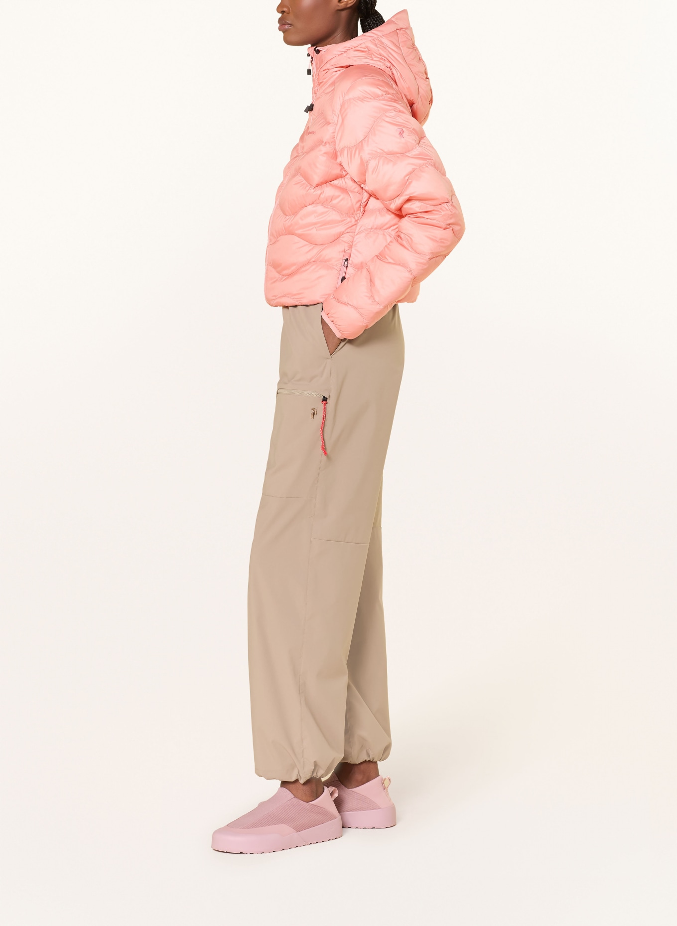 Peak Performance Lehká péřová bunda HELIUM: SVĚTLE ČERVENÁ