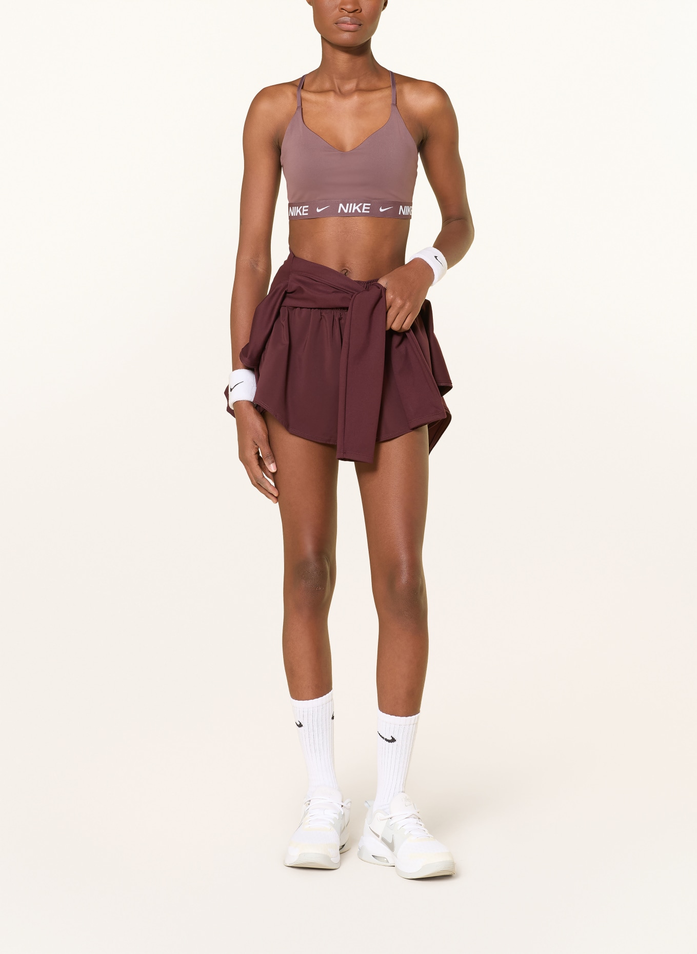 Nike Sportovní podprsenka INDY: STARORŮŽOVÁ / BÍLÁ