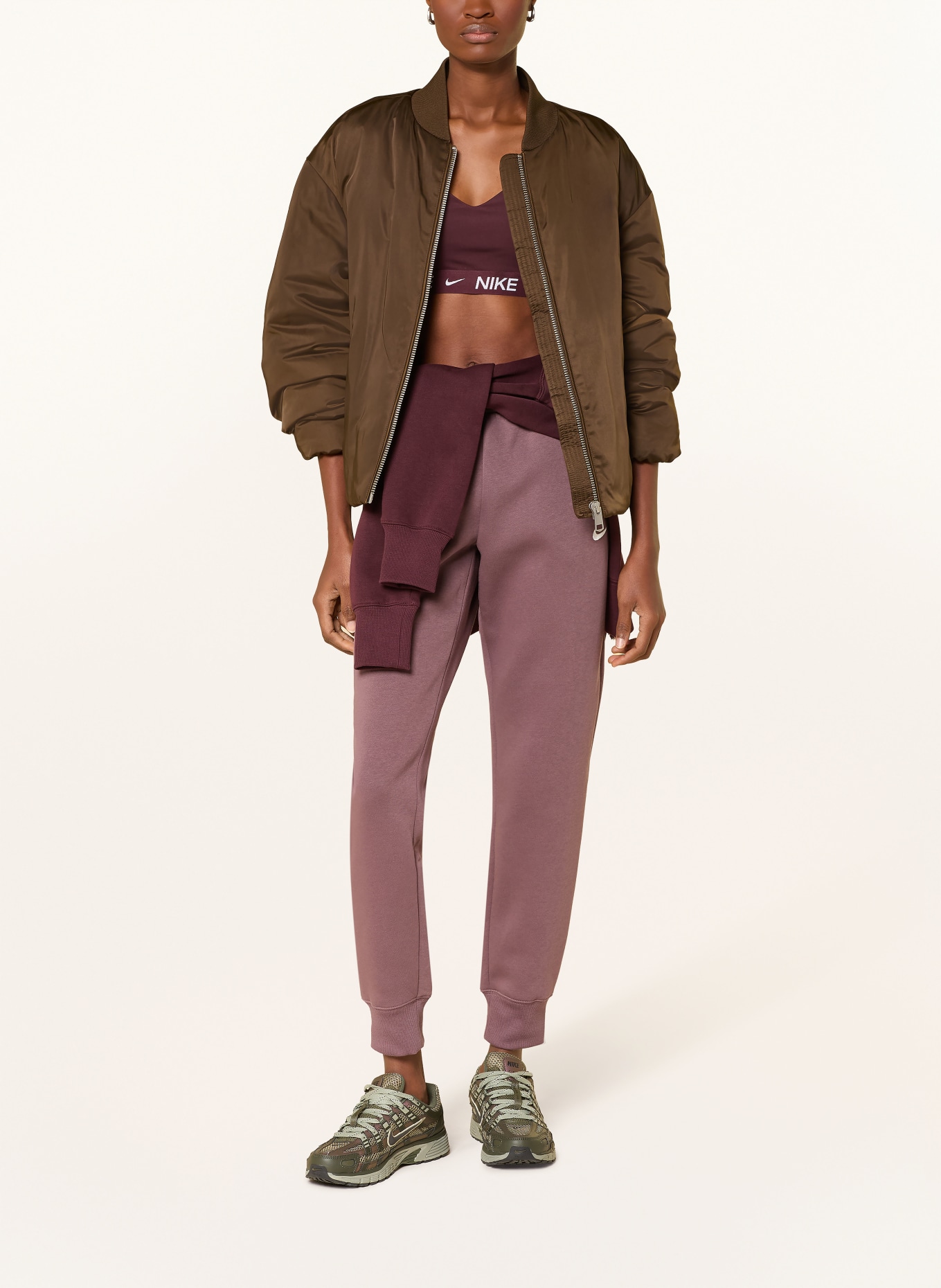 Nike Sweatpants SPORTSWEAR PHOENIX: BROWN