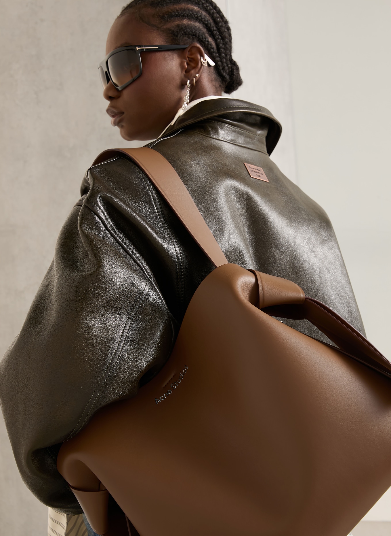 Acne Studios Shopper: BRAUN