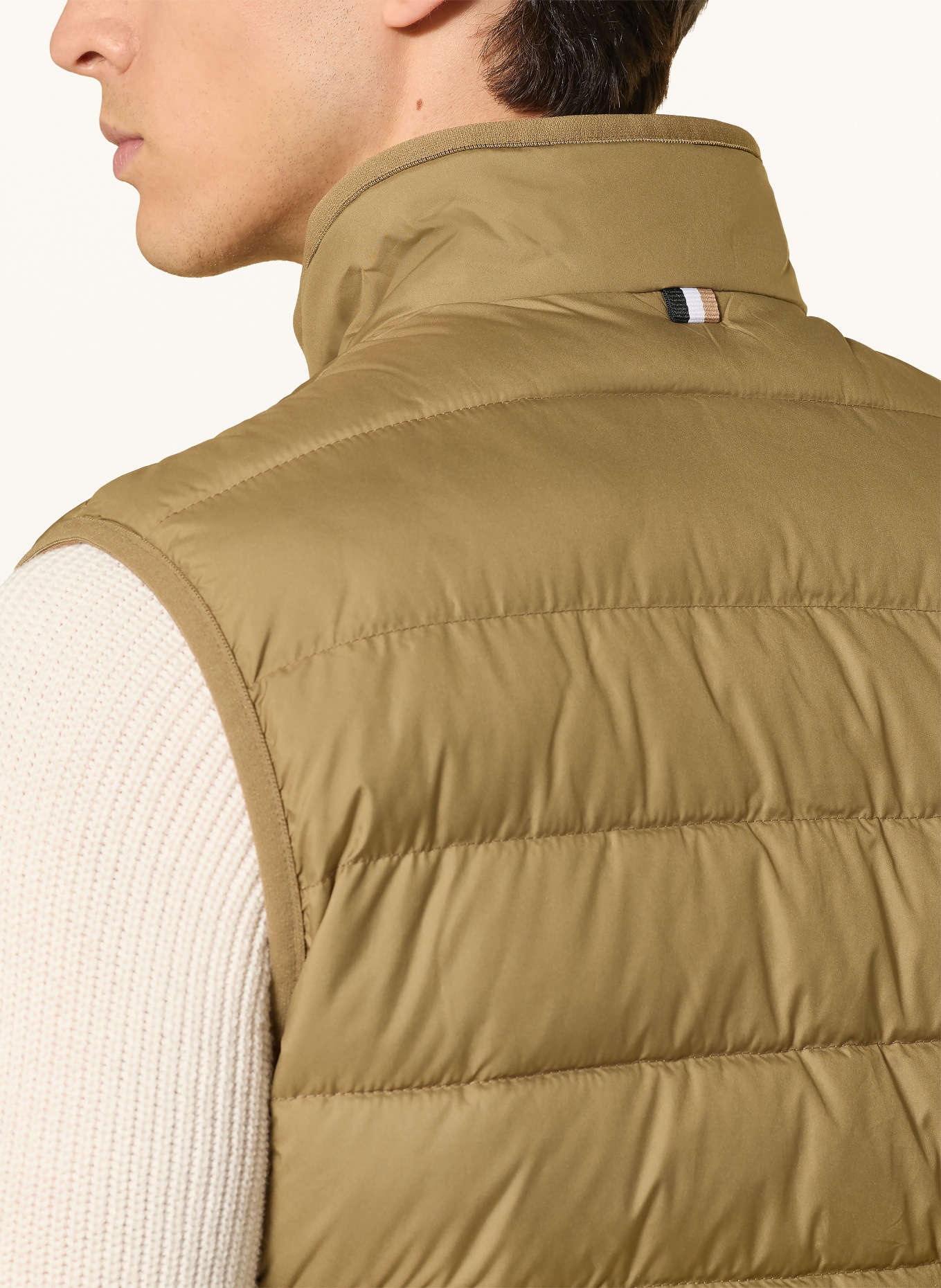 BOSS Prošívaná vesta CENITO: OLIVOVÁ