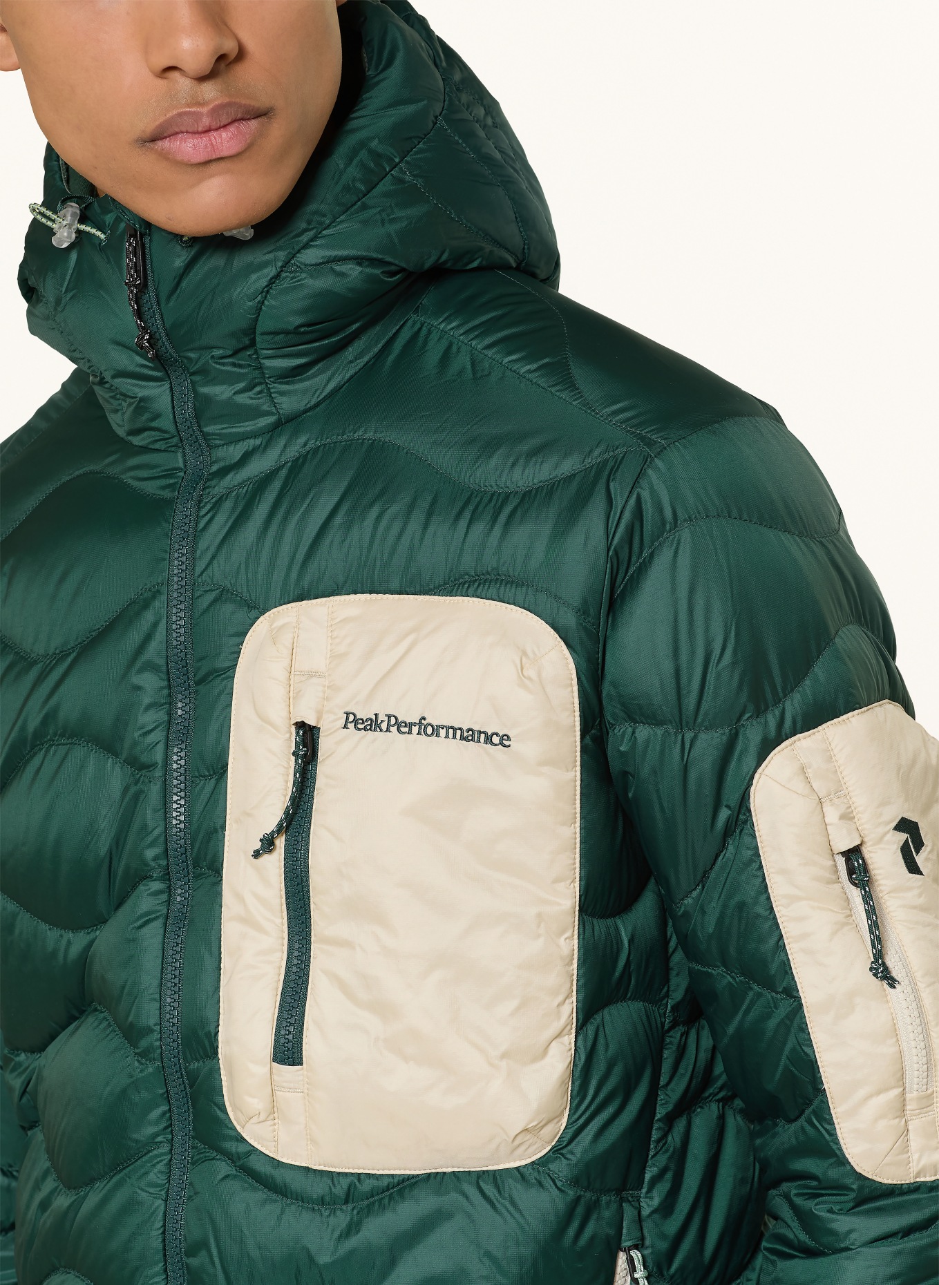 Peak Performance Daunenjacke HELIUM UTILITY: DUNKELGRÜN / BEIGE