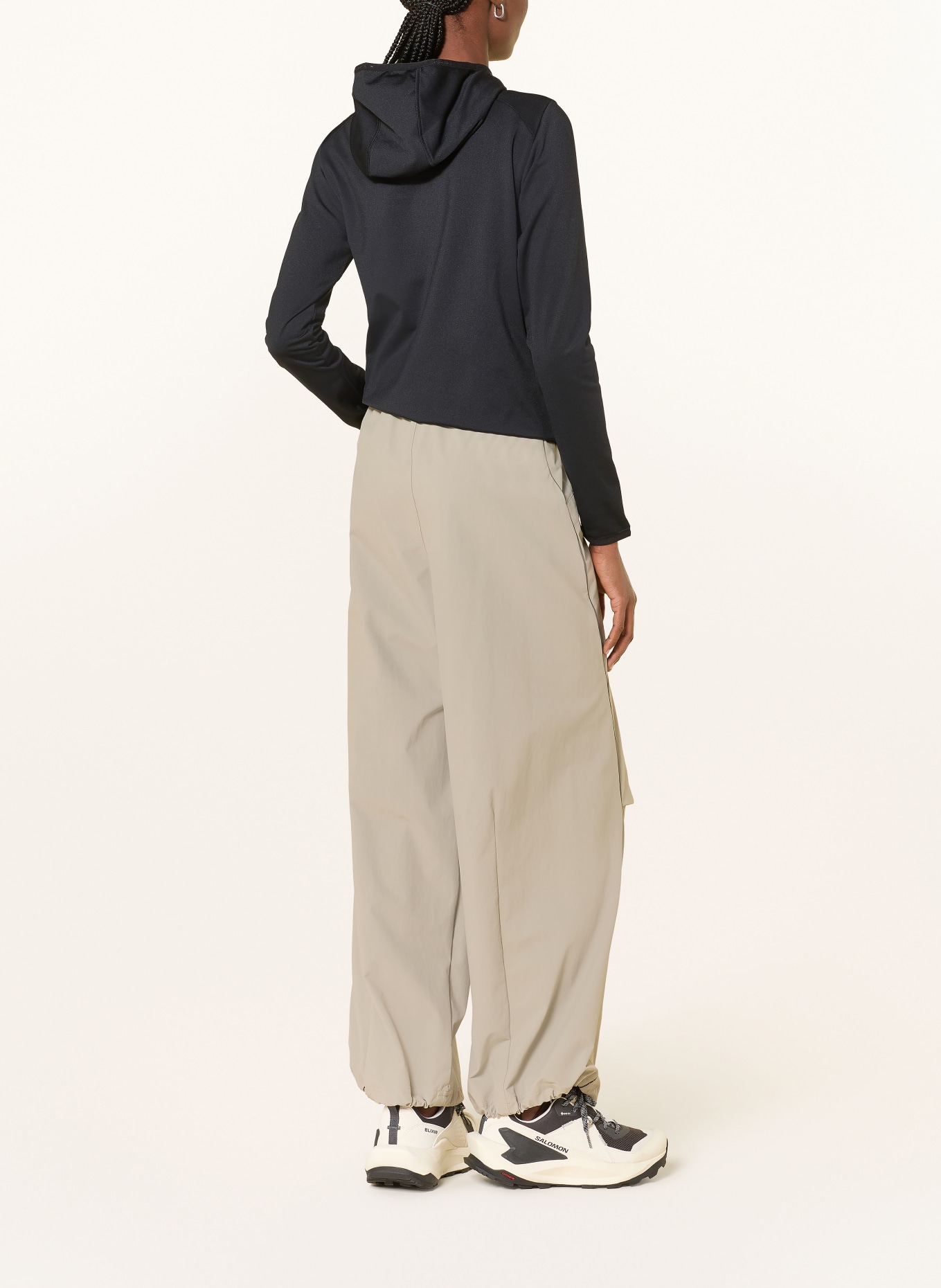 Peak Performance Bunda Midlayer LIGHT: ČERNÁ