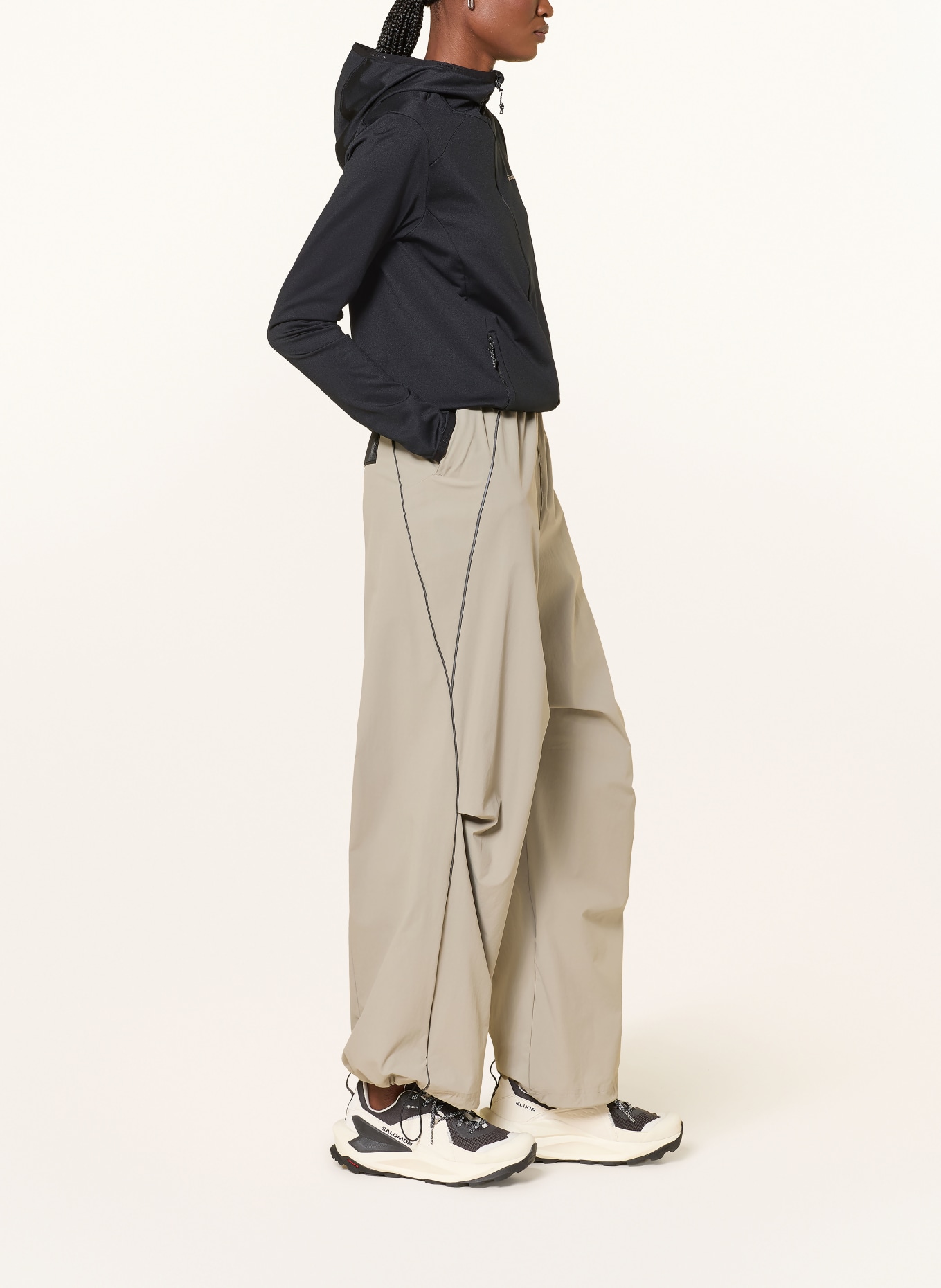 Peak Performance Bunda Midlayer LIGHT: ČERNÁ