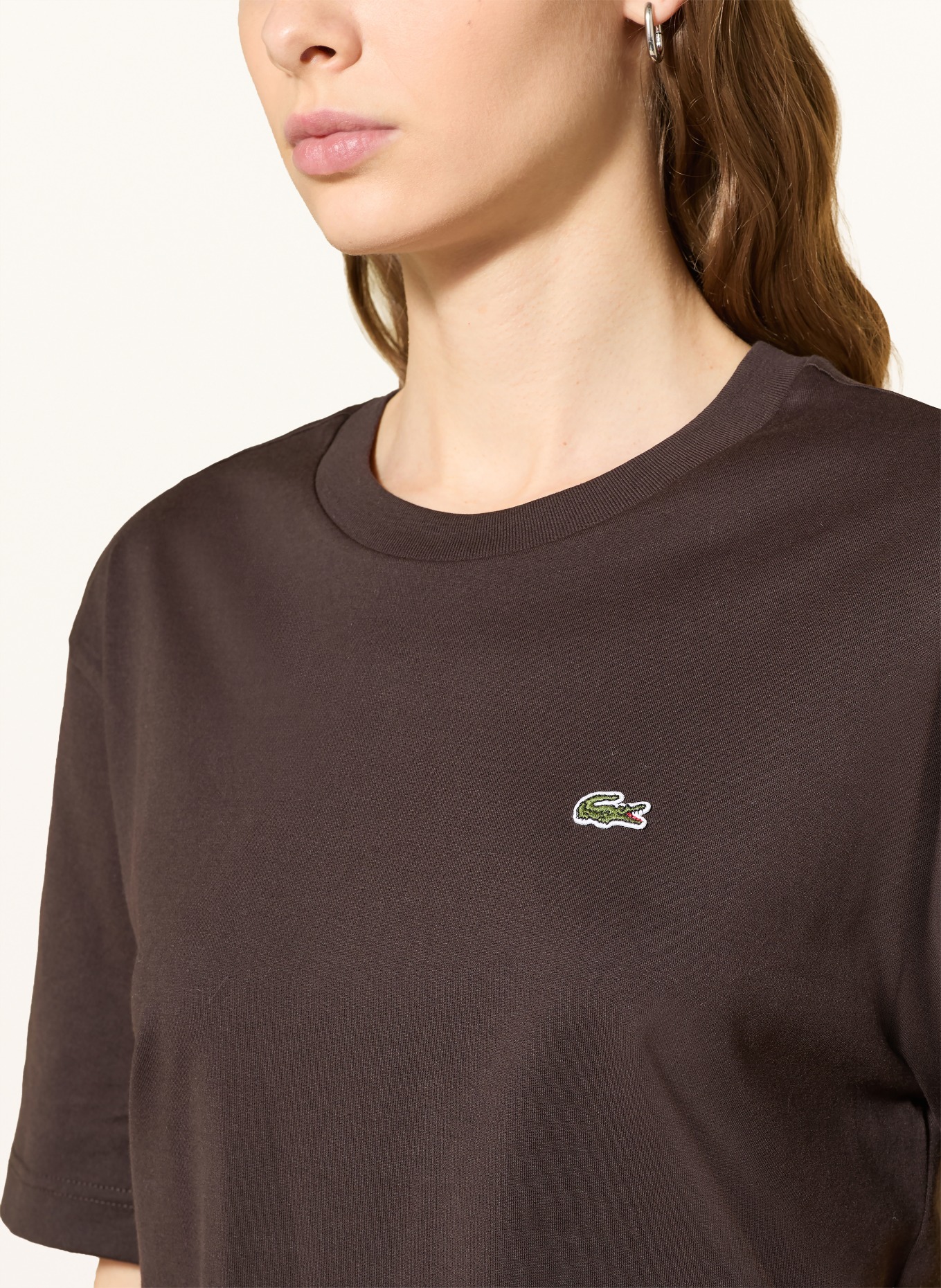 LACOSTE Tričko: TMAVĚ HNĚDÁ