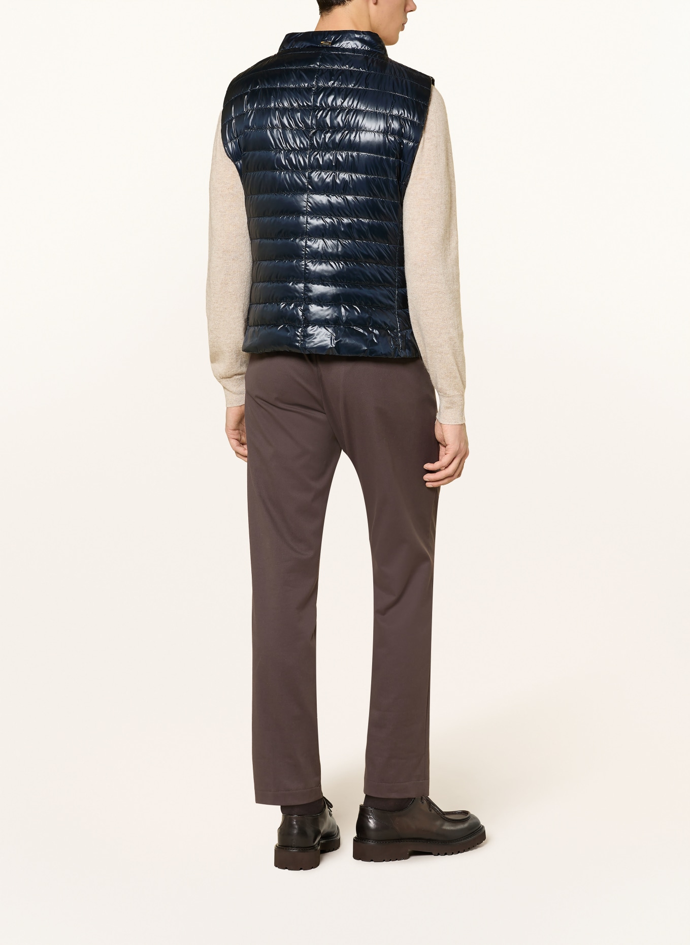 HERNO Péřová vesta SMANICATO: TMAVĚ MODRÁ