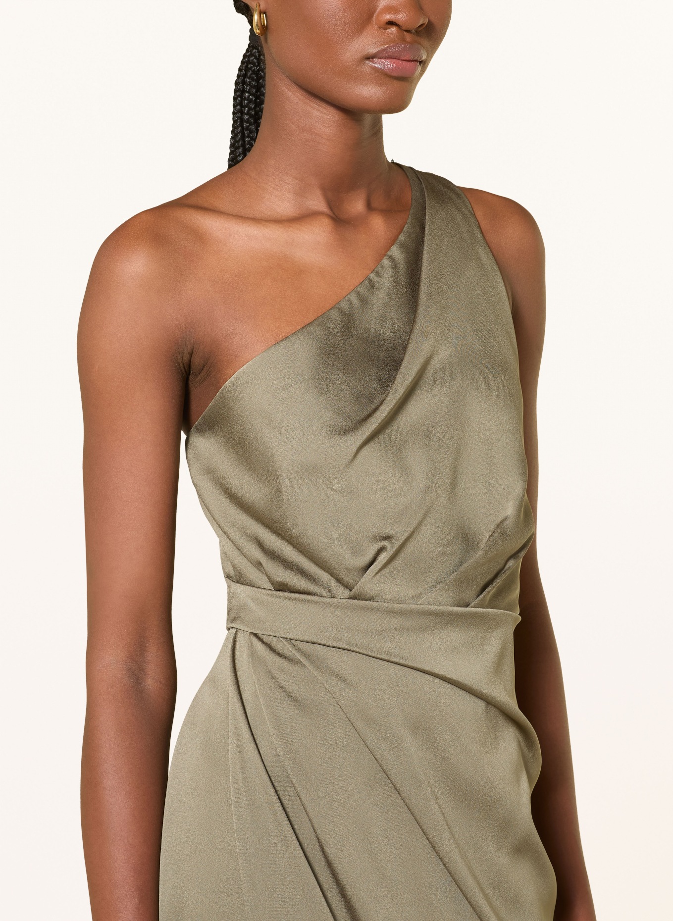 V by Vera Mont robe en satin: OLIVE
