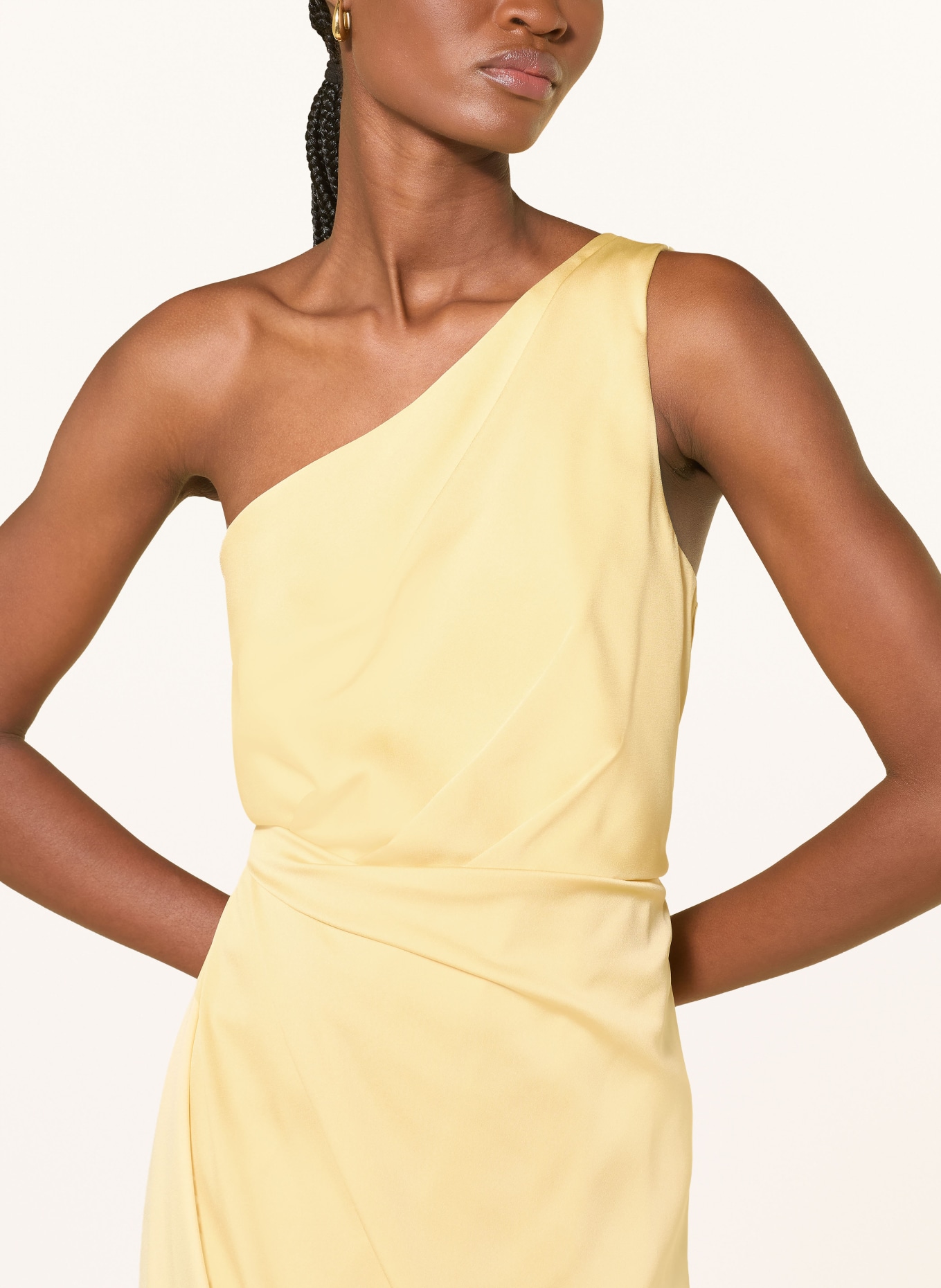 V by Vera Mont robe en satin: JAUNE CLAIR