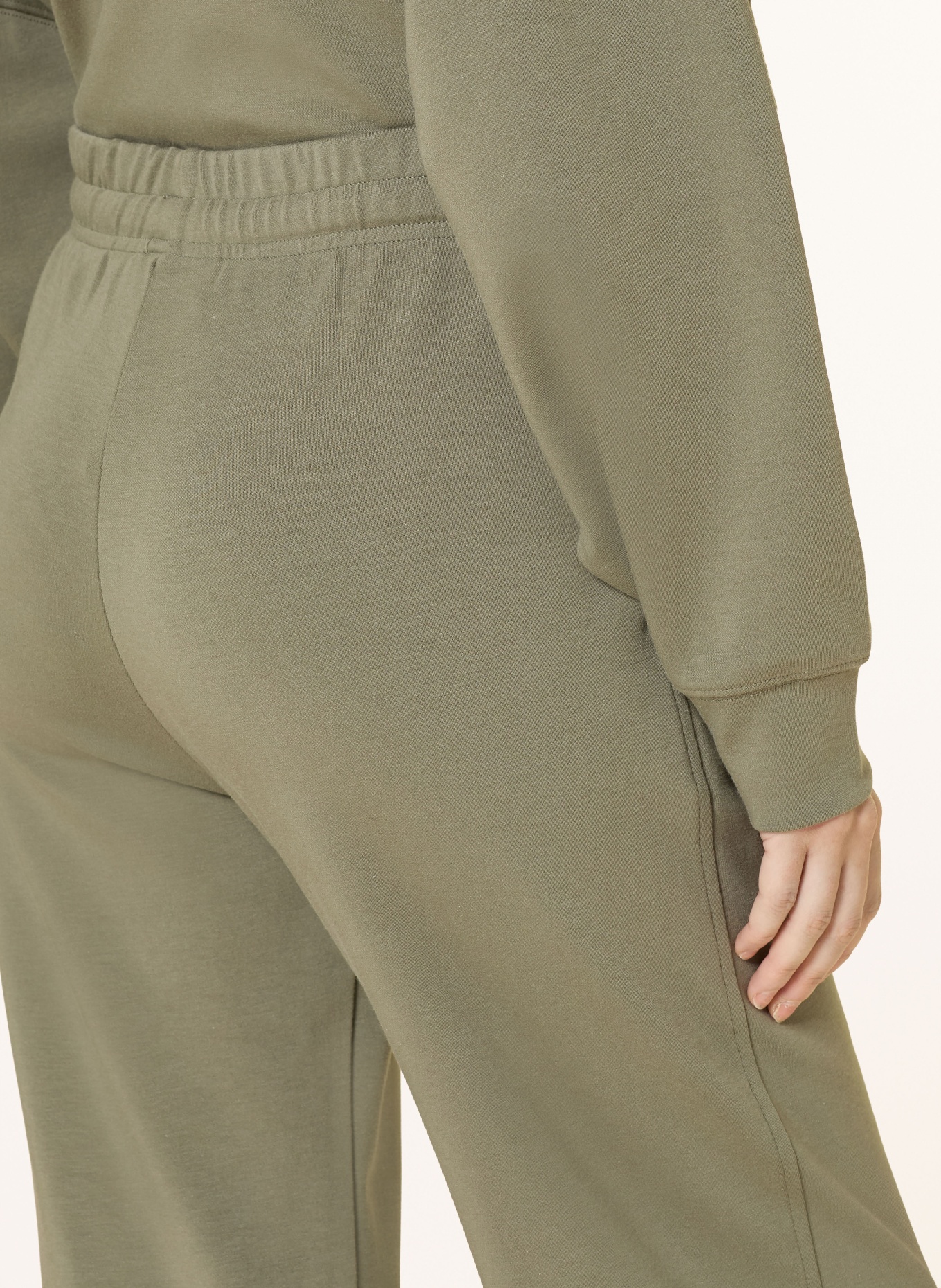 Juvia ELNA sweatpants: OLIVE