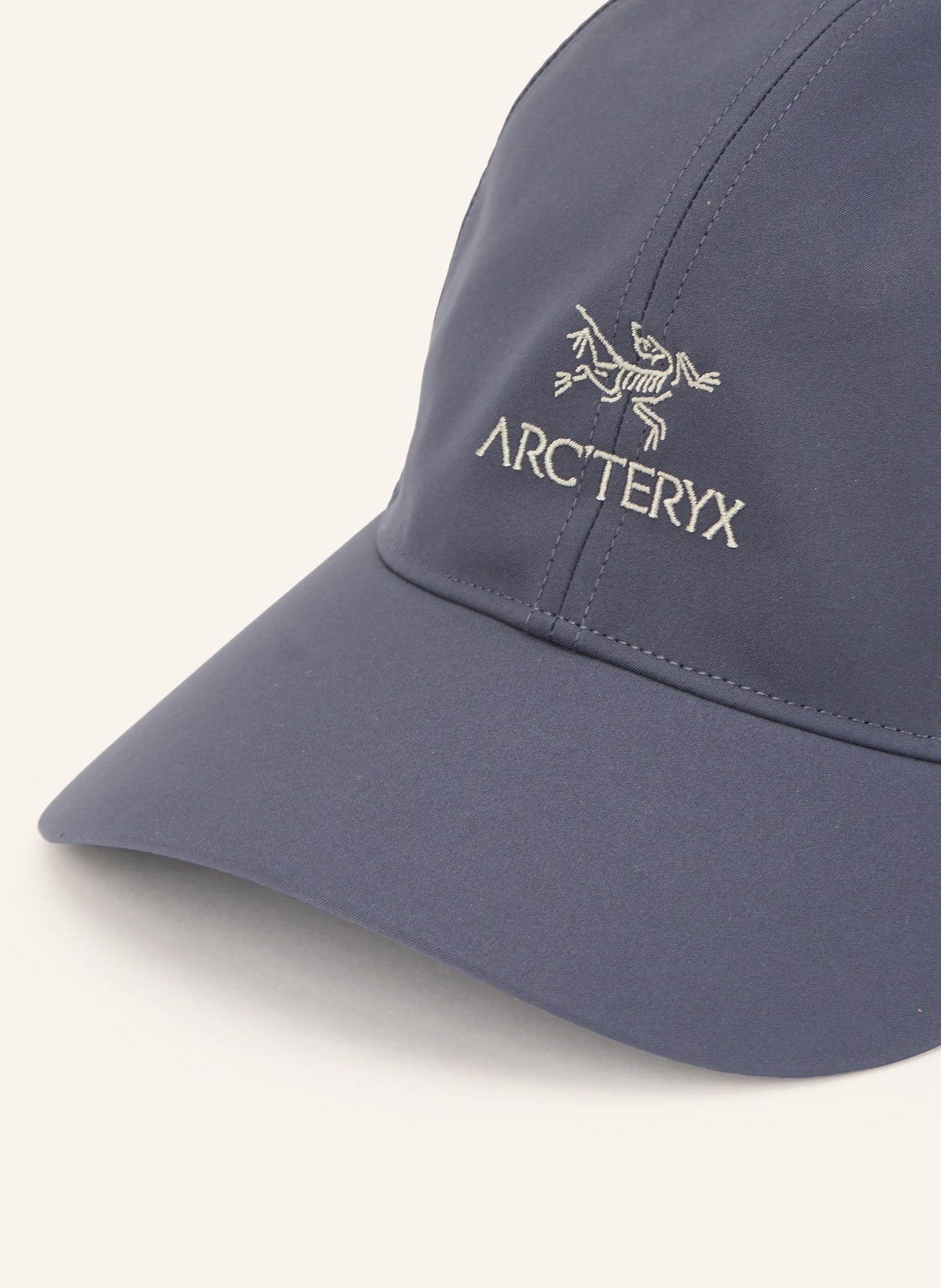 ARC'TERYX Kšiltovka BIRD WORD: MODRÁ / BÍLÁ