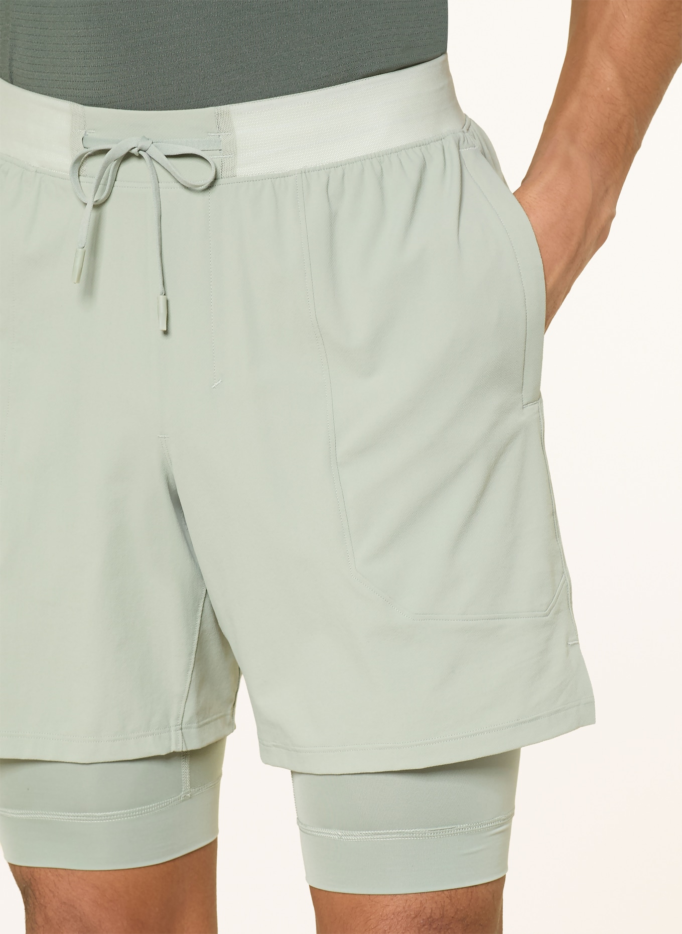 lululemon 2-in-1 training shorts LICENSE TO TRAIN 7IN: LIGHT GREEN