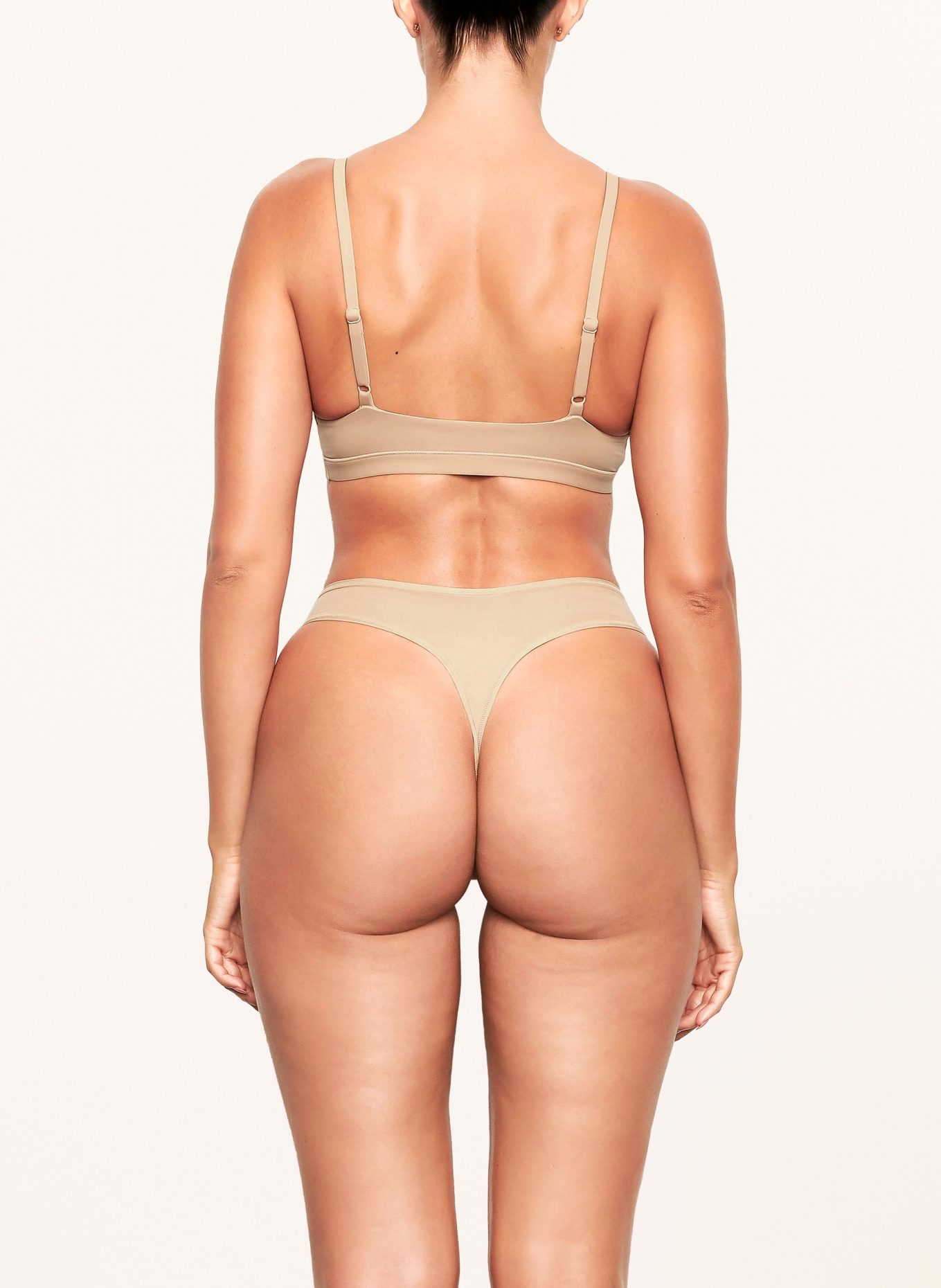 SKIMS Triangel-BH FITS EVERBODY: CLAY