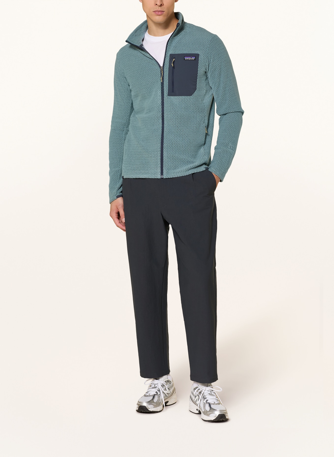 patagonia Fleecová bunda R1 AIR: TMAVĚ MODRÁ