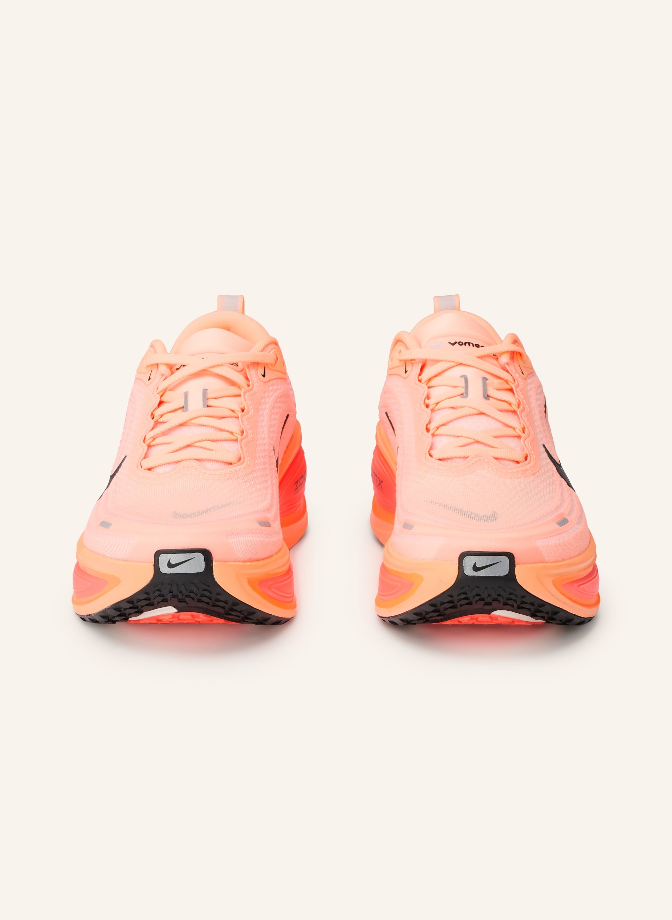Nike VOMERO PLUS running shoes: NEON ORANGE