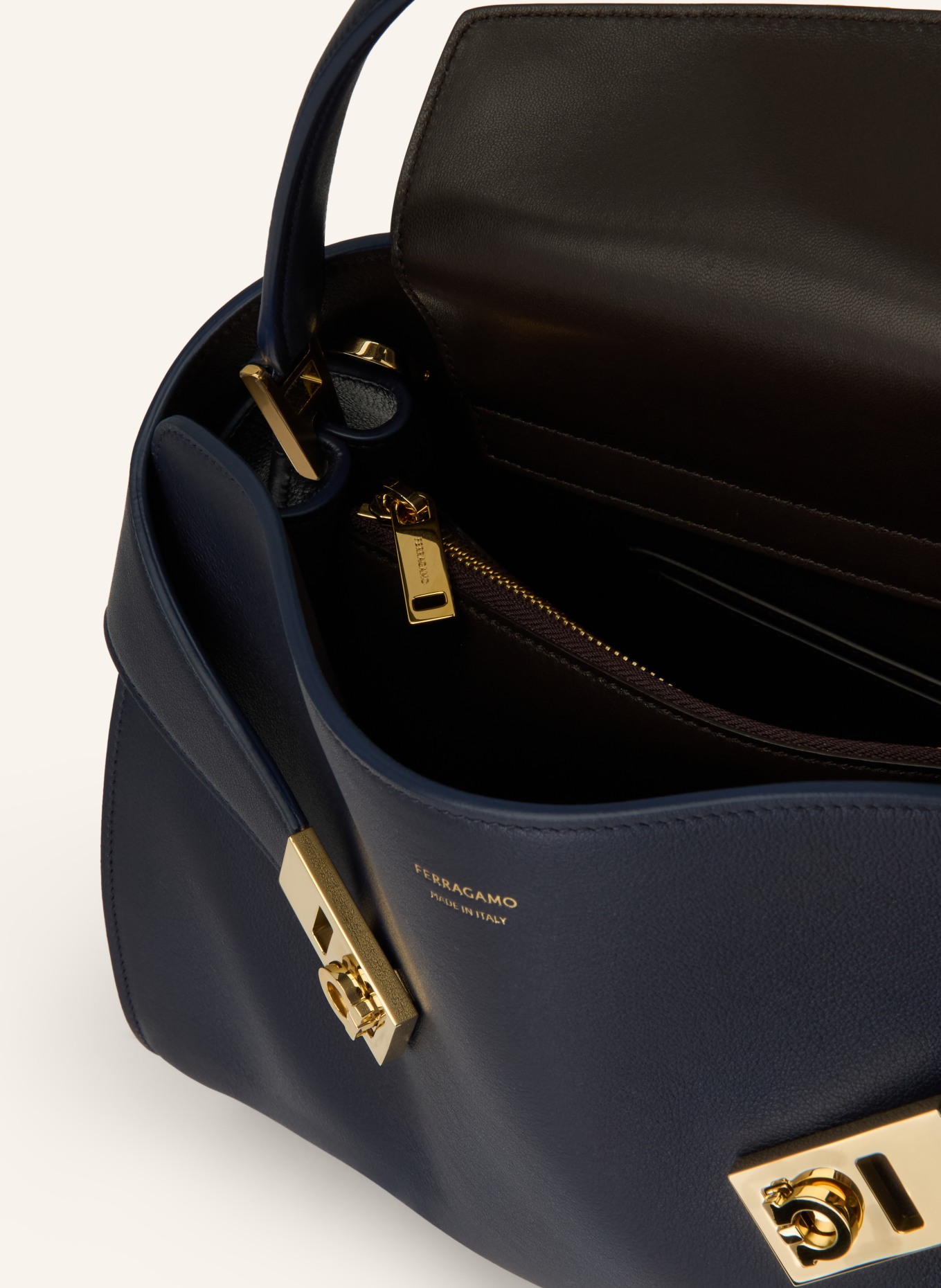 FERRAGAMO Handtasche HUG: SCHWARZ / GOLD