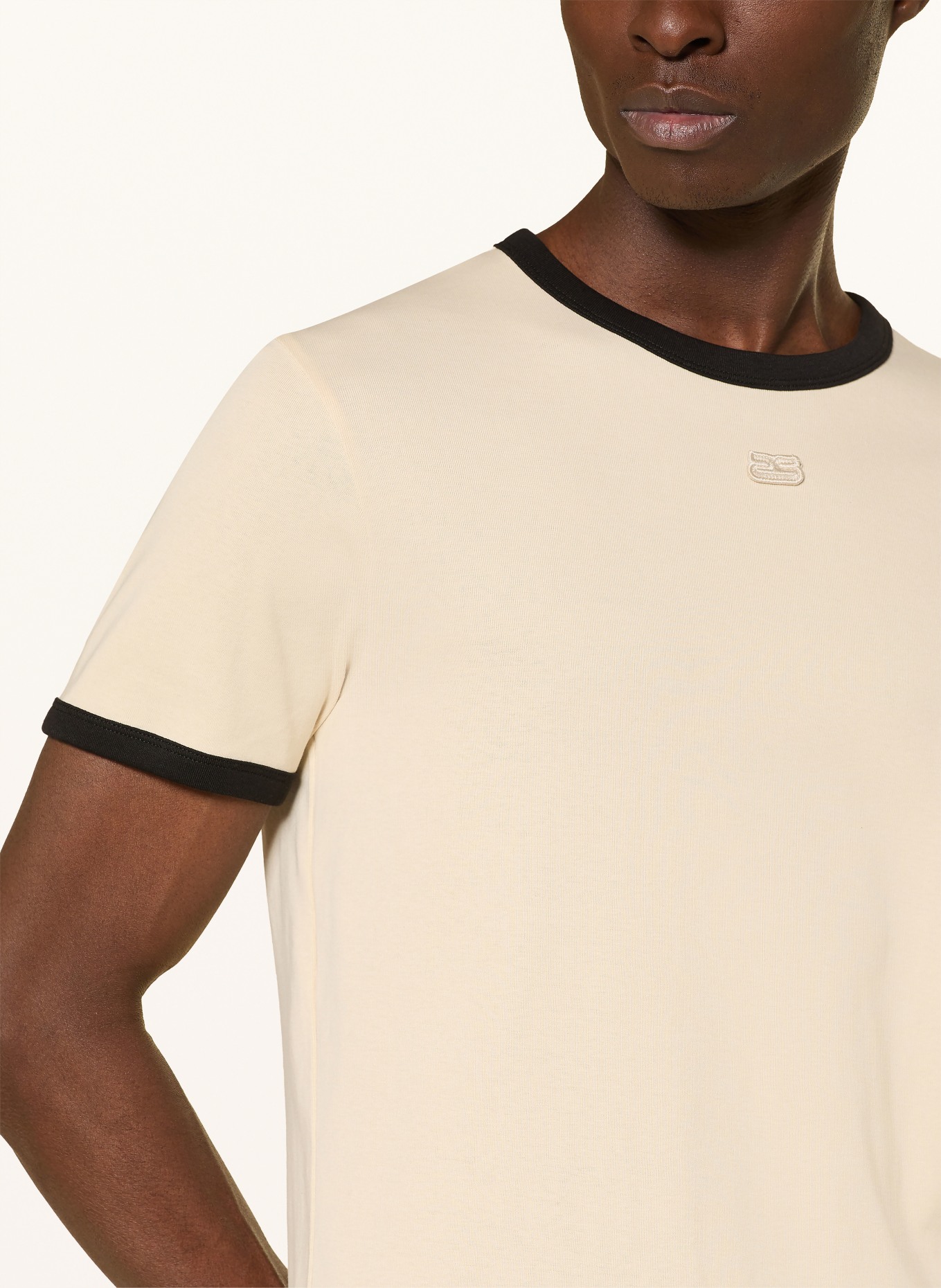 SANDRO T-Shirt: BEIGE / SCHWARZ