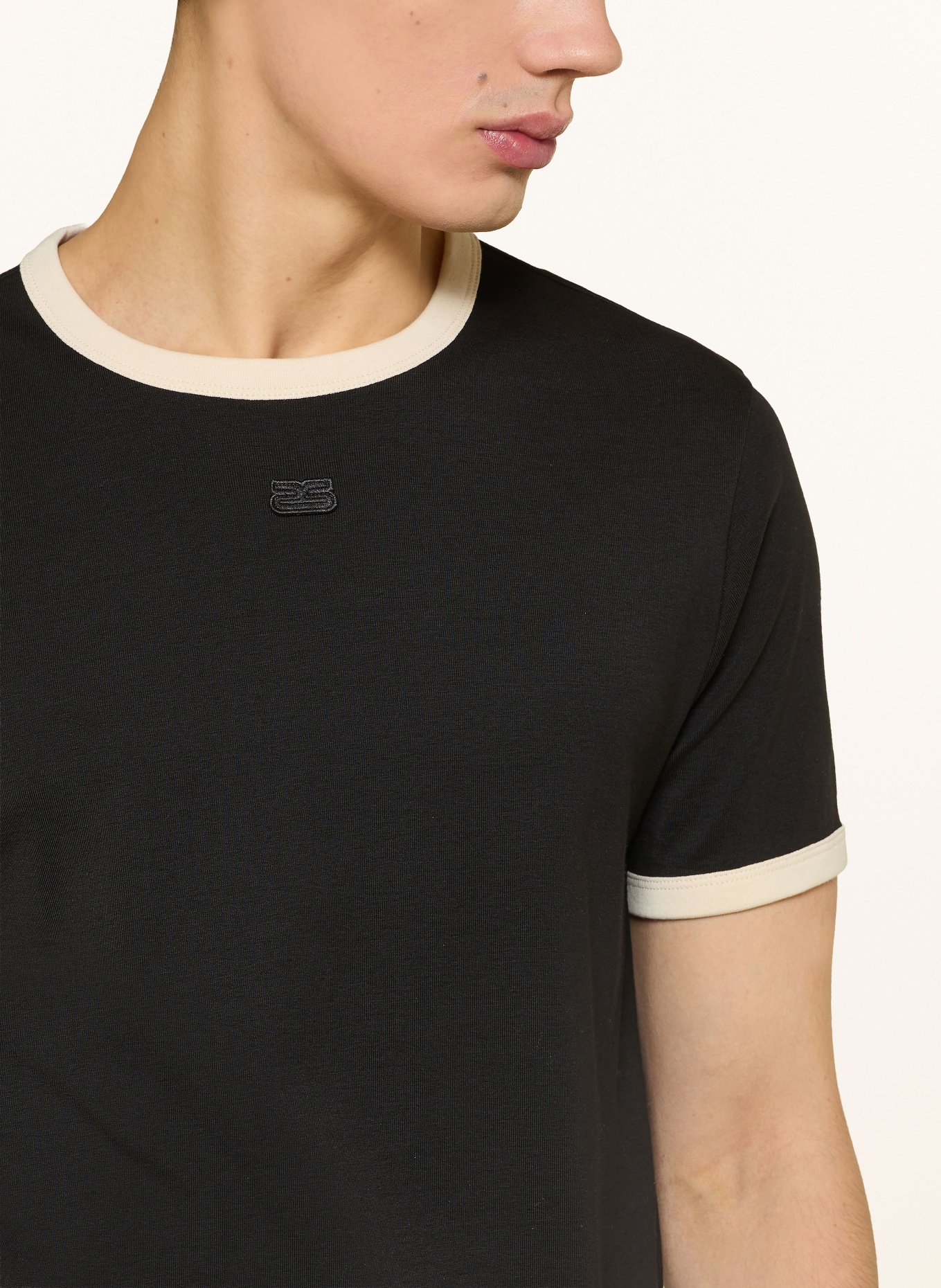 SANDRO T-Shirt: SCHWARZ / CREME