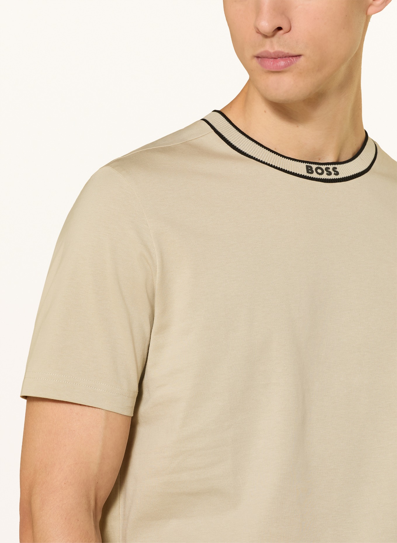 BOSS T-Shirt: BEIGE / SCHWARZ
