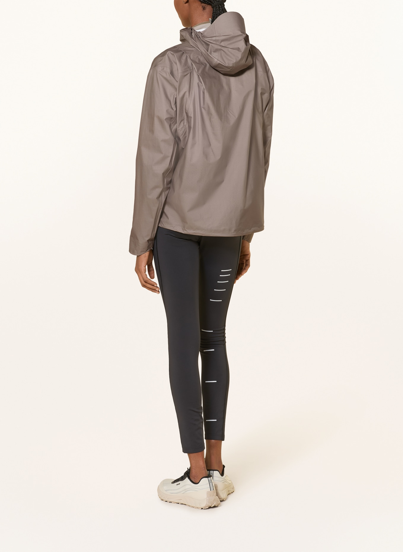 SATISFY Hardloopjack PERTEX 3L RAIN: TAUPE