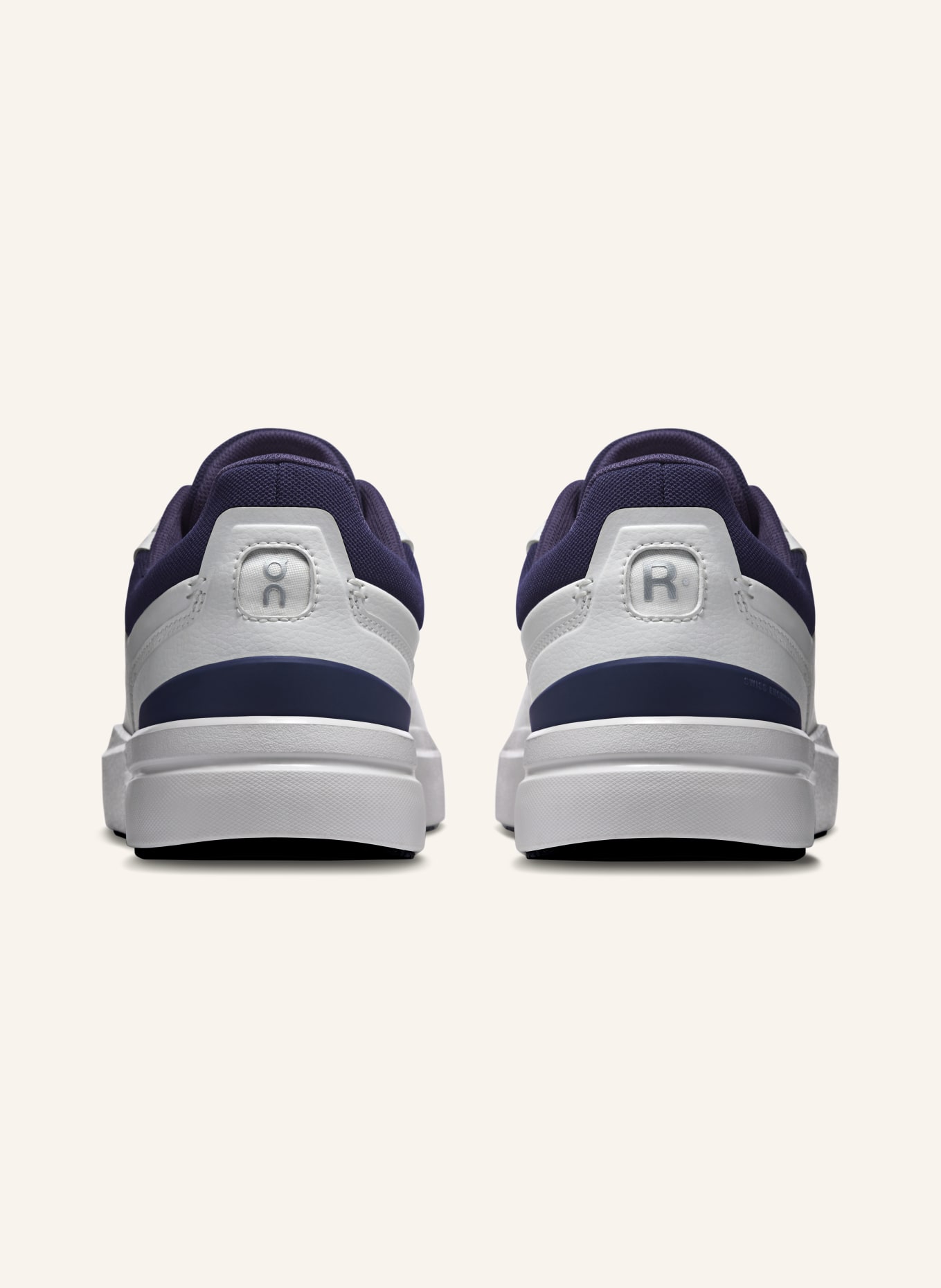 On Sneakersy THE ROGER ADVANTAGE: BIAŁY / GRANATOWY