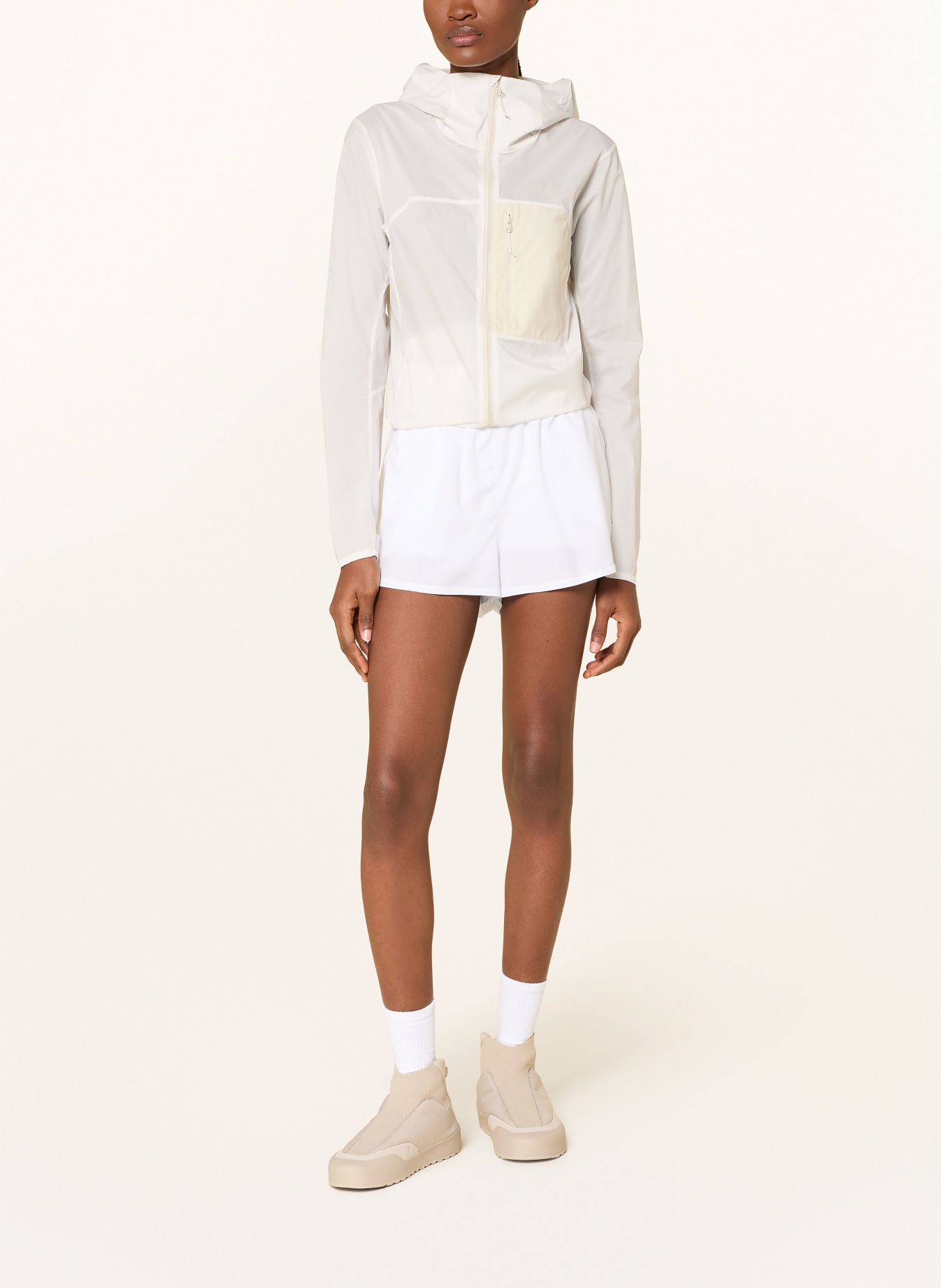 ARC'TERYX Coupe-vent SQUAMISH HOODY: BLANC / BEIGE