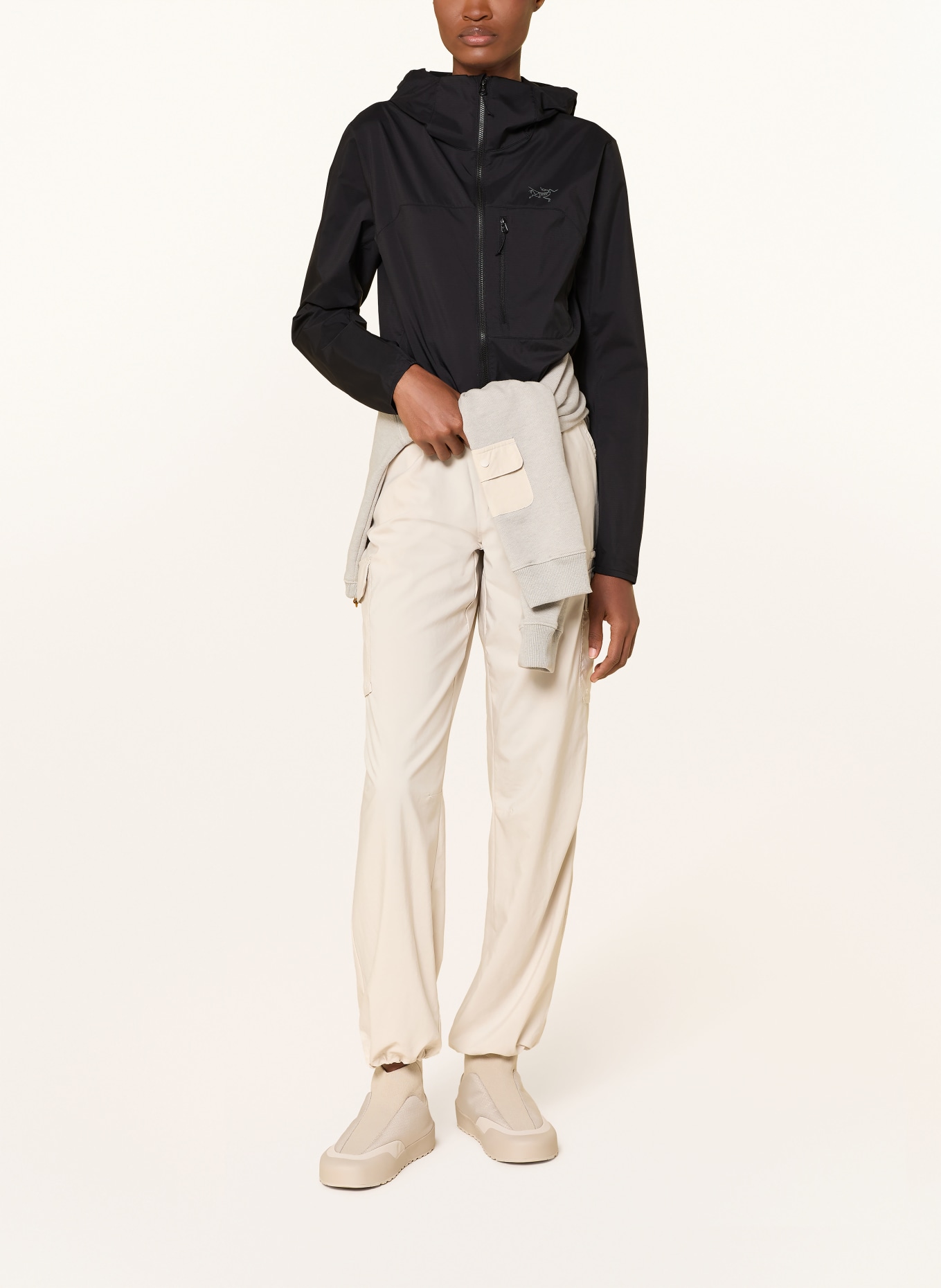 ARC'TERYX Coupe-vent SQUAMISH HOODY: NOIR