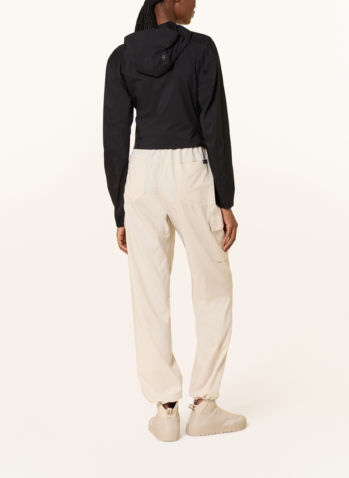 ARC'TERYX Coupe-vent SQUAMISH HOODY: NOIR