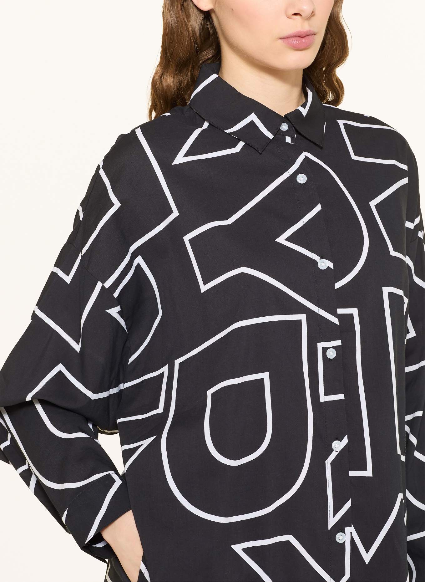 DKNY Koszulka nocna BOLD CITY STREETS: CZARNY / BIAŁY