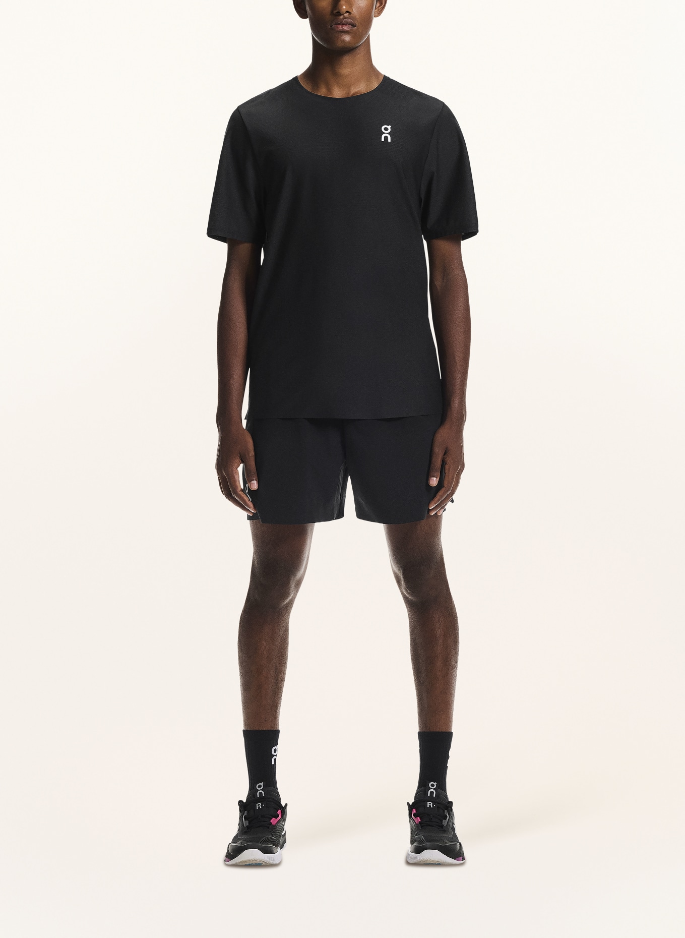 On T-Shirt COURT-T: SCHWARZ